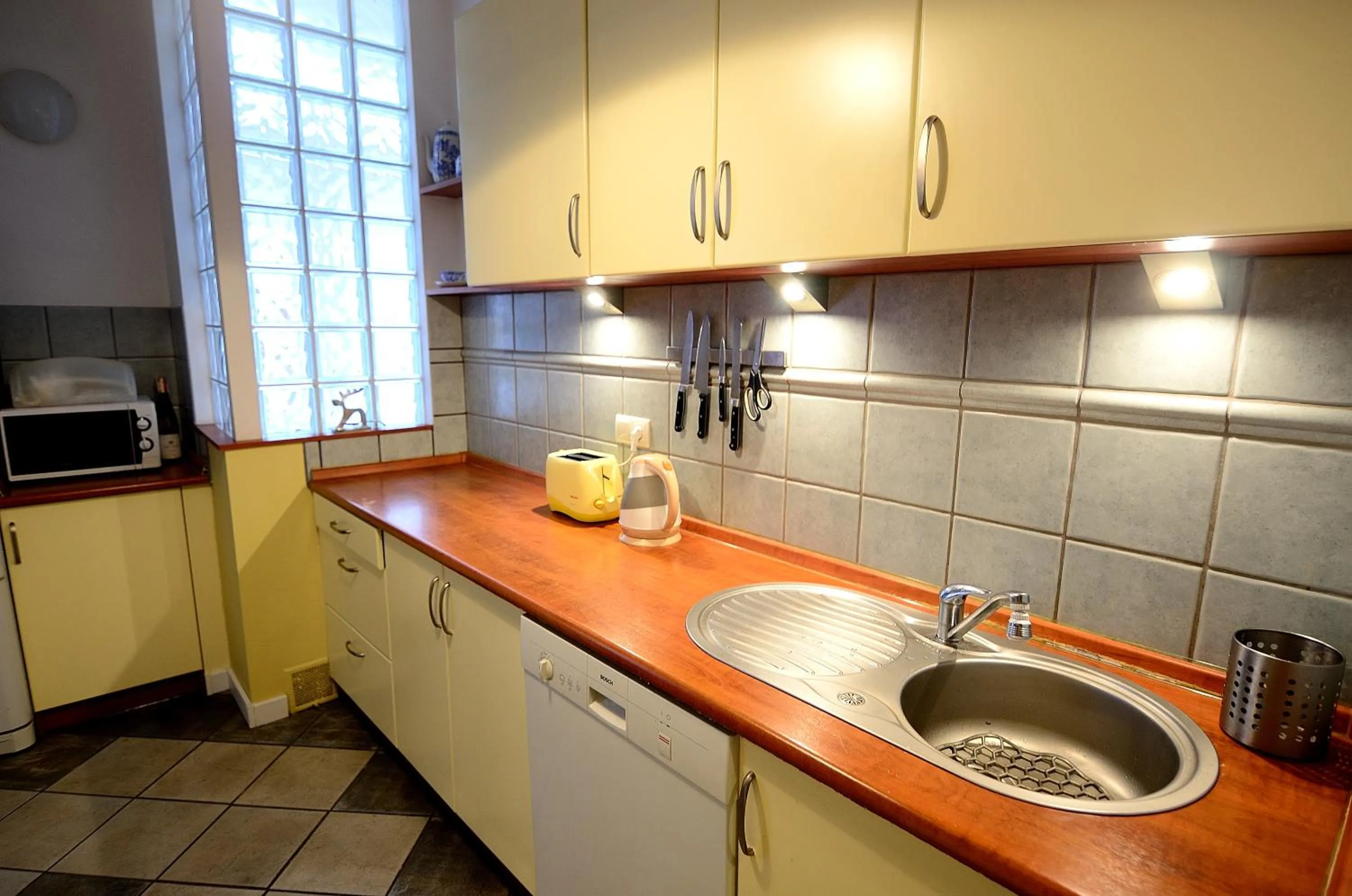 Kitchen or kitchenette in Victus Apartamenty, Apartamenty Adams