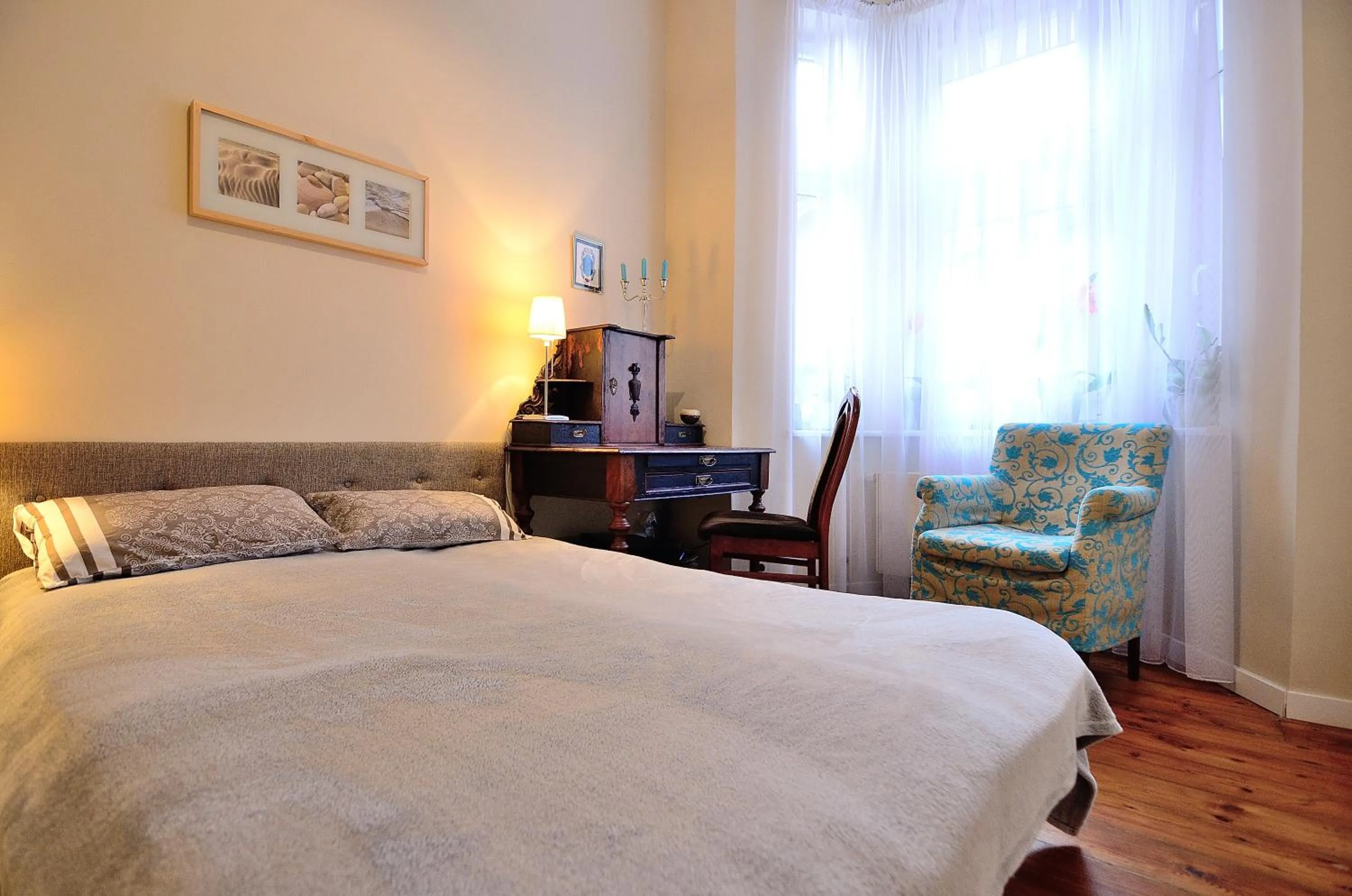 Seating area, Bed in Victus Apartamenty, Apartamenty Adams