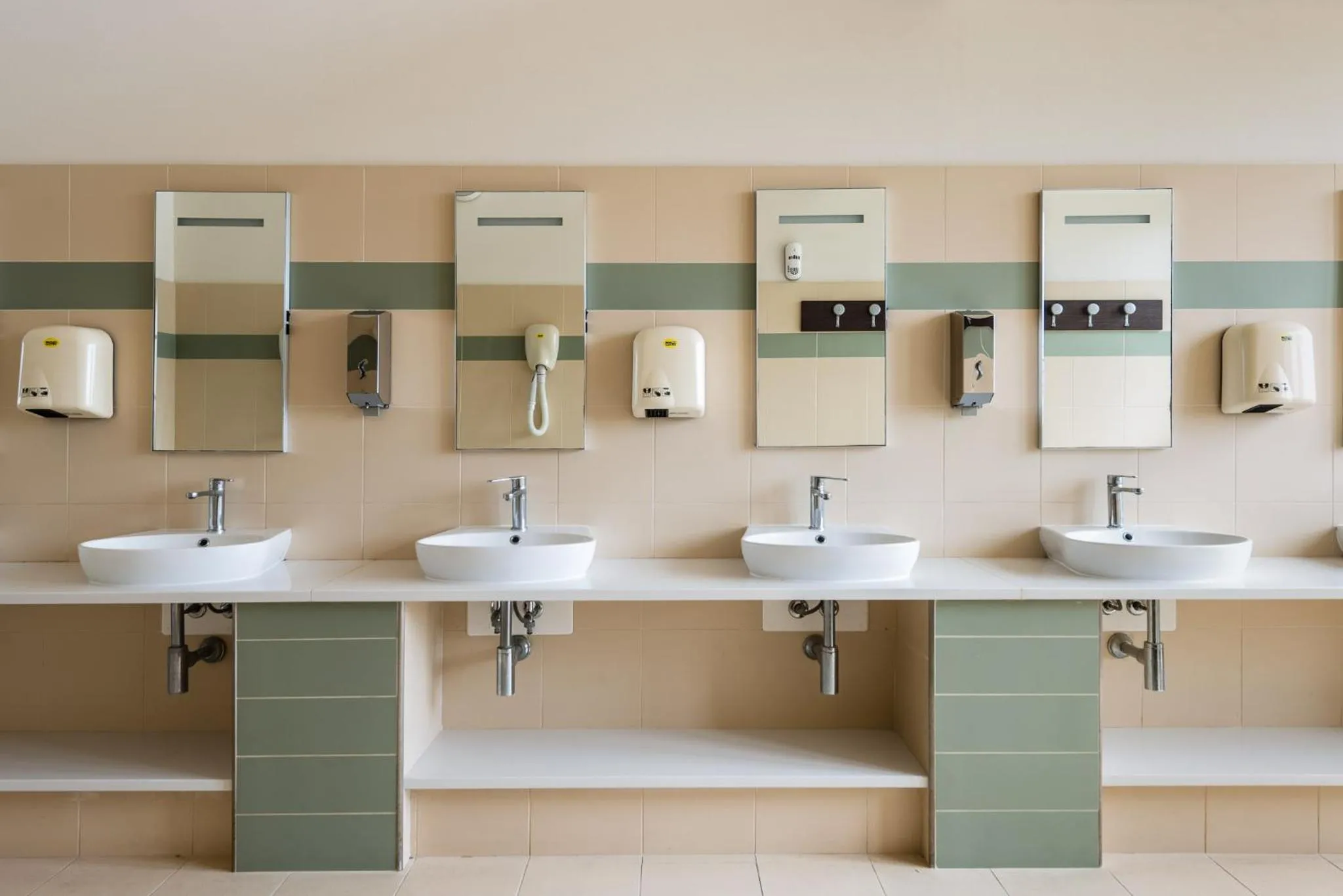 Bathroom in Eliopoli Beach Hostel & Restaurant