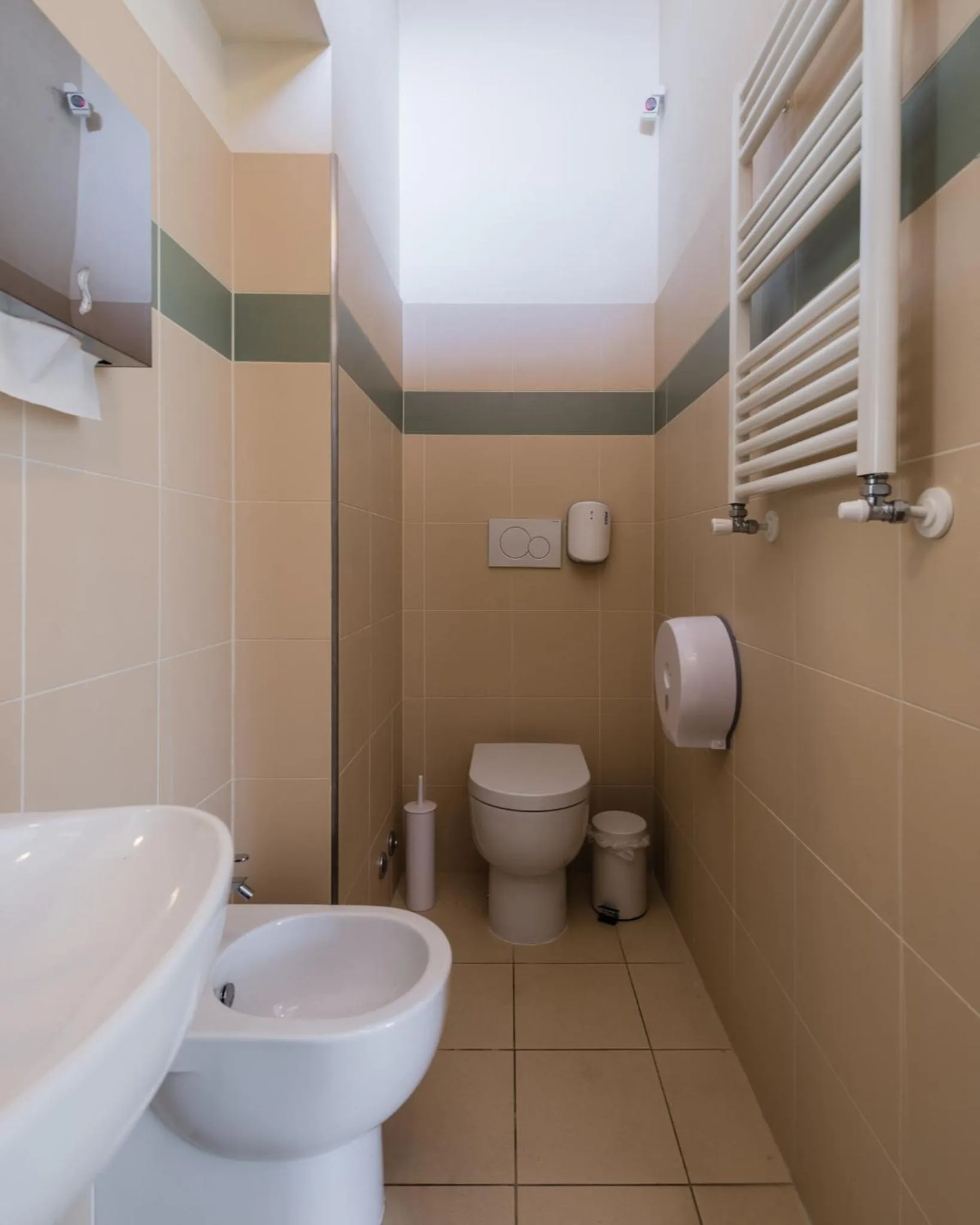 Shower in Eliopoli Beach Hostel & Restaurant