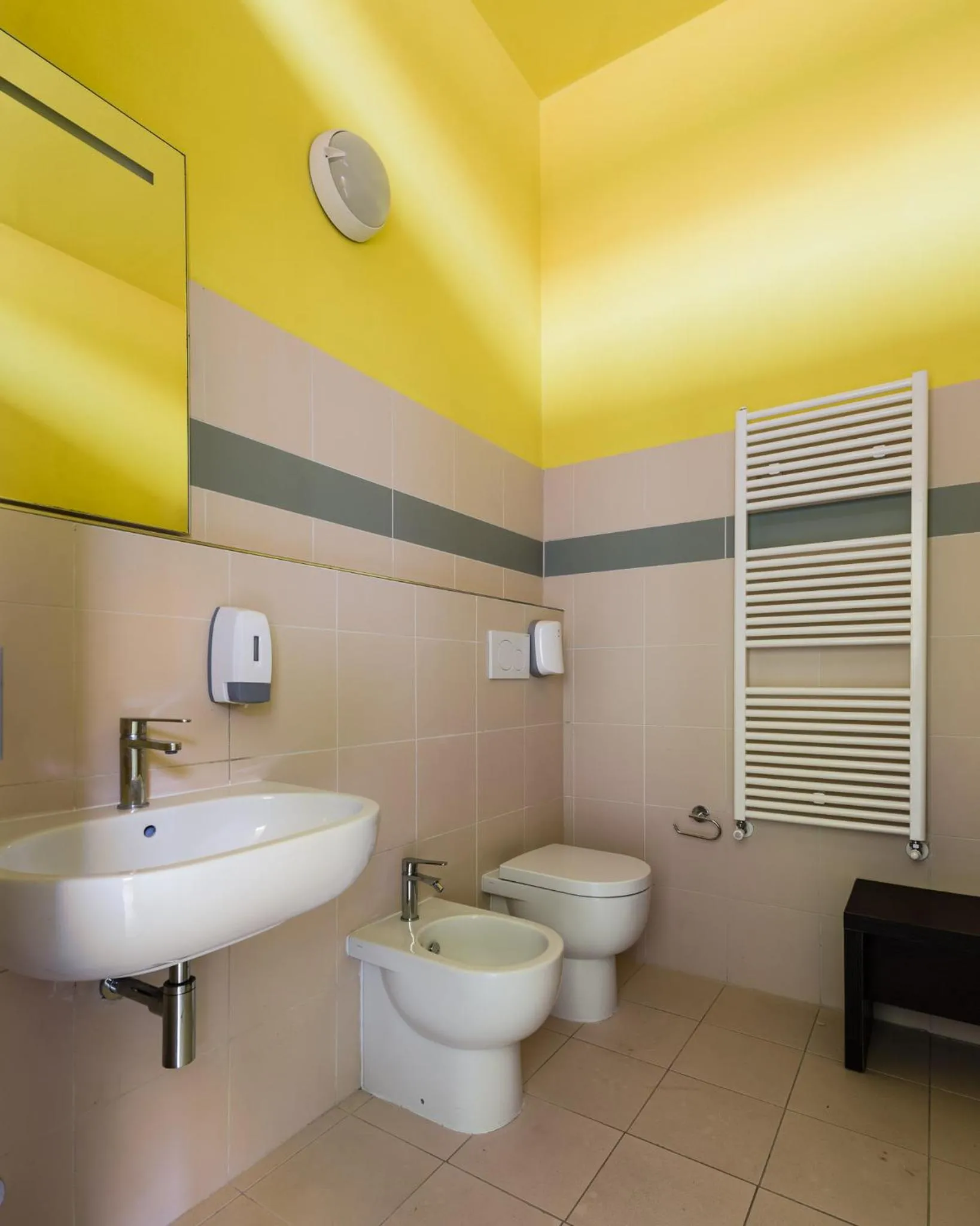 Toilet in Eliopoli Beach Hostel & Restaurant
