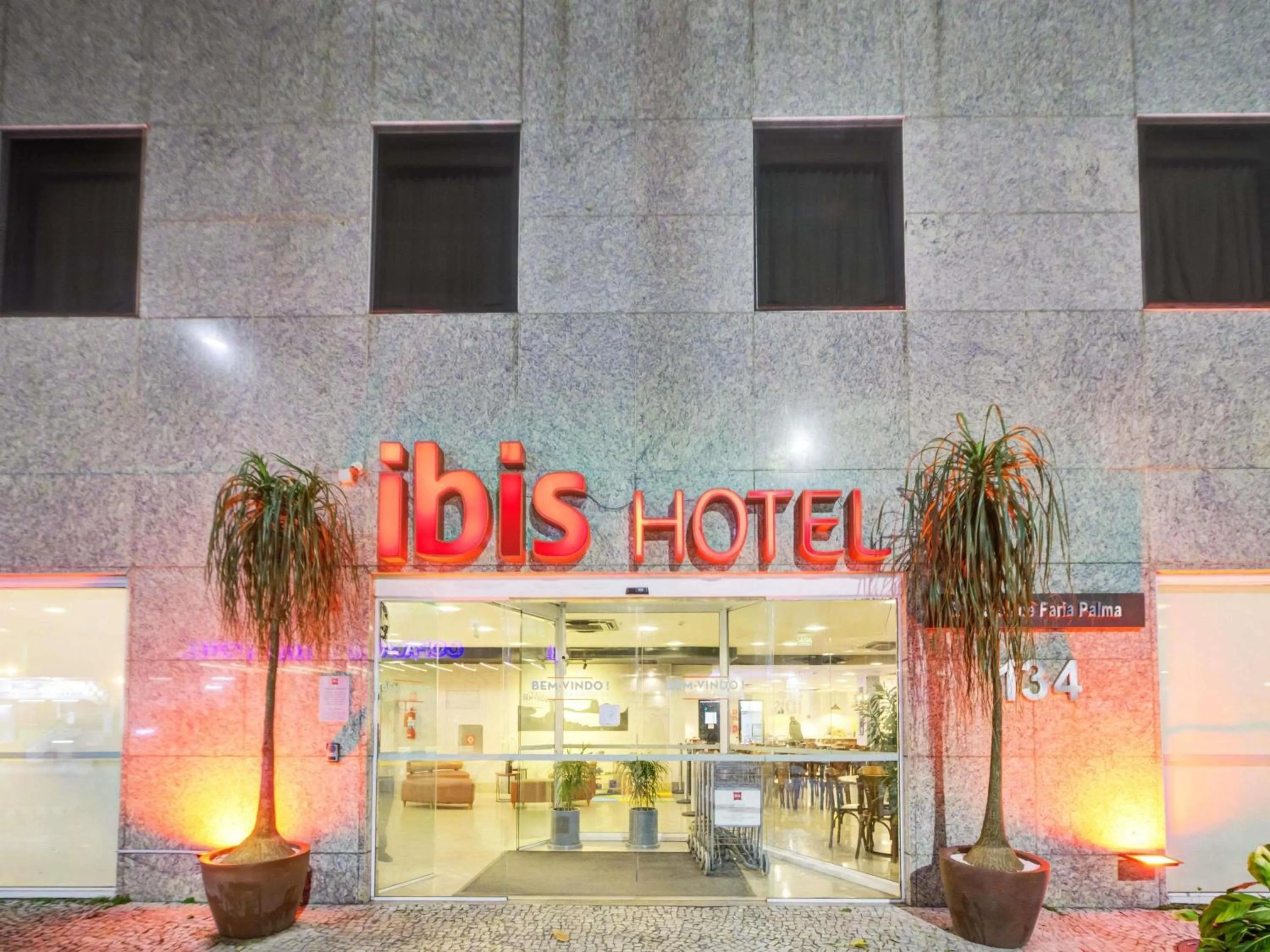 Property building in ibis Copacabana Posto 2
