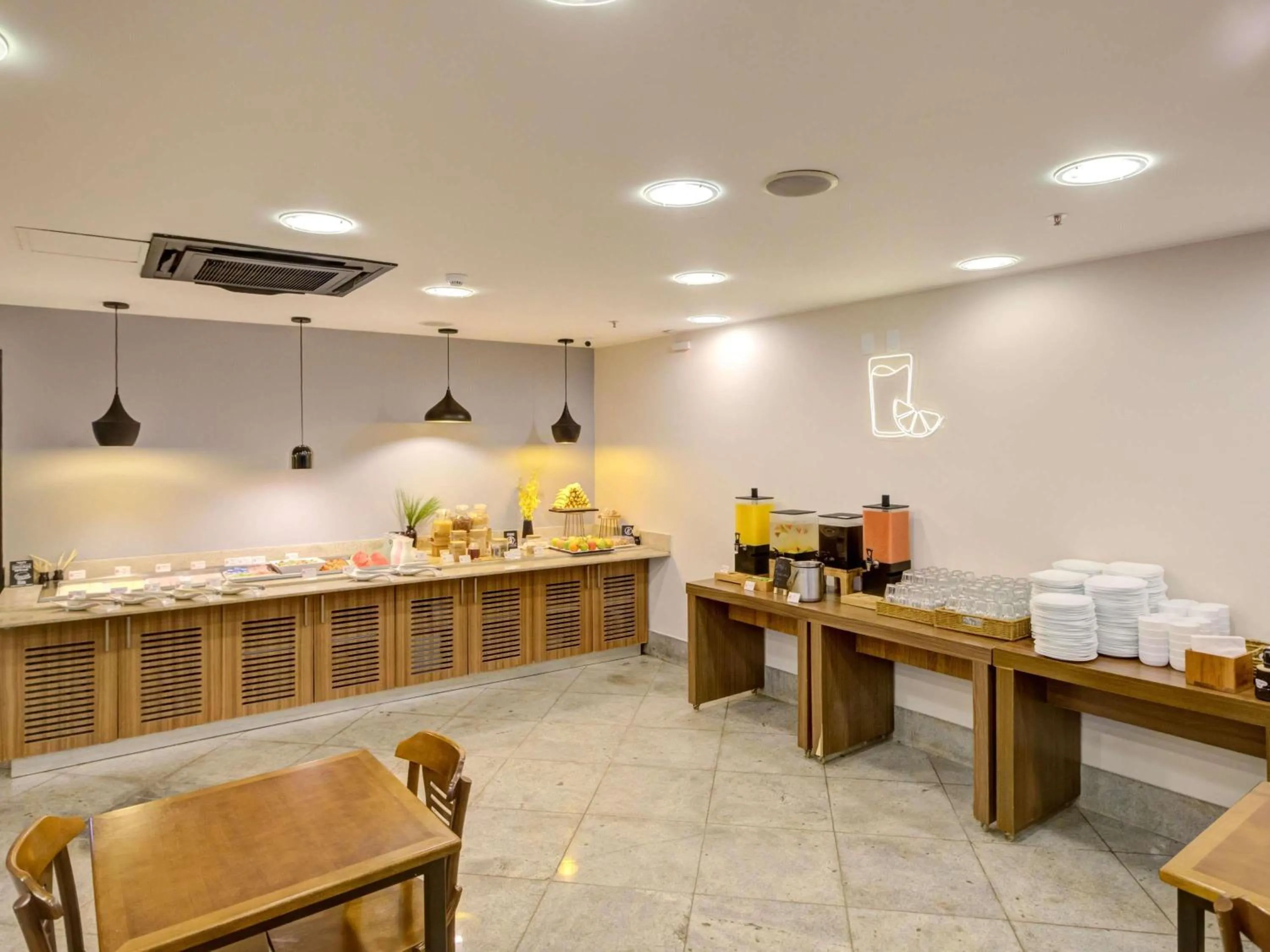 Buffet breakfast in ibis Copacabana Posto 2