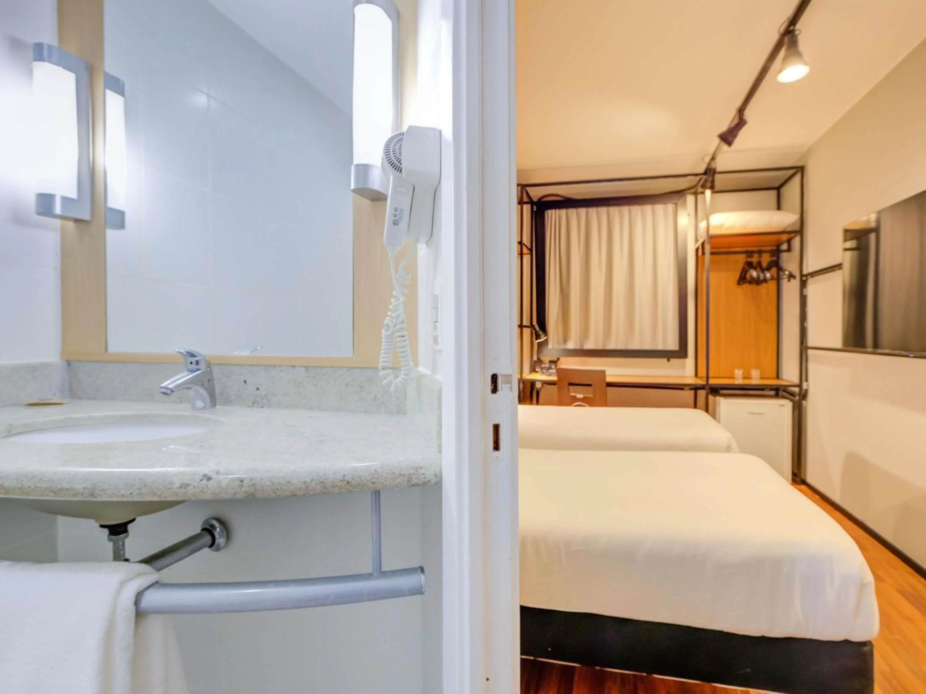 Bedroom, Bed in ibis Copacabana Posto 2