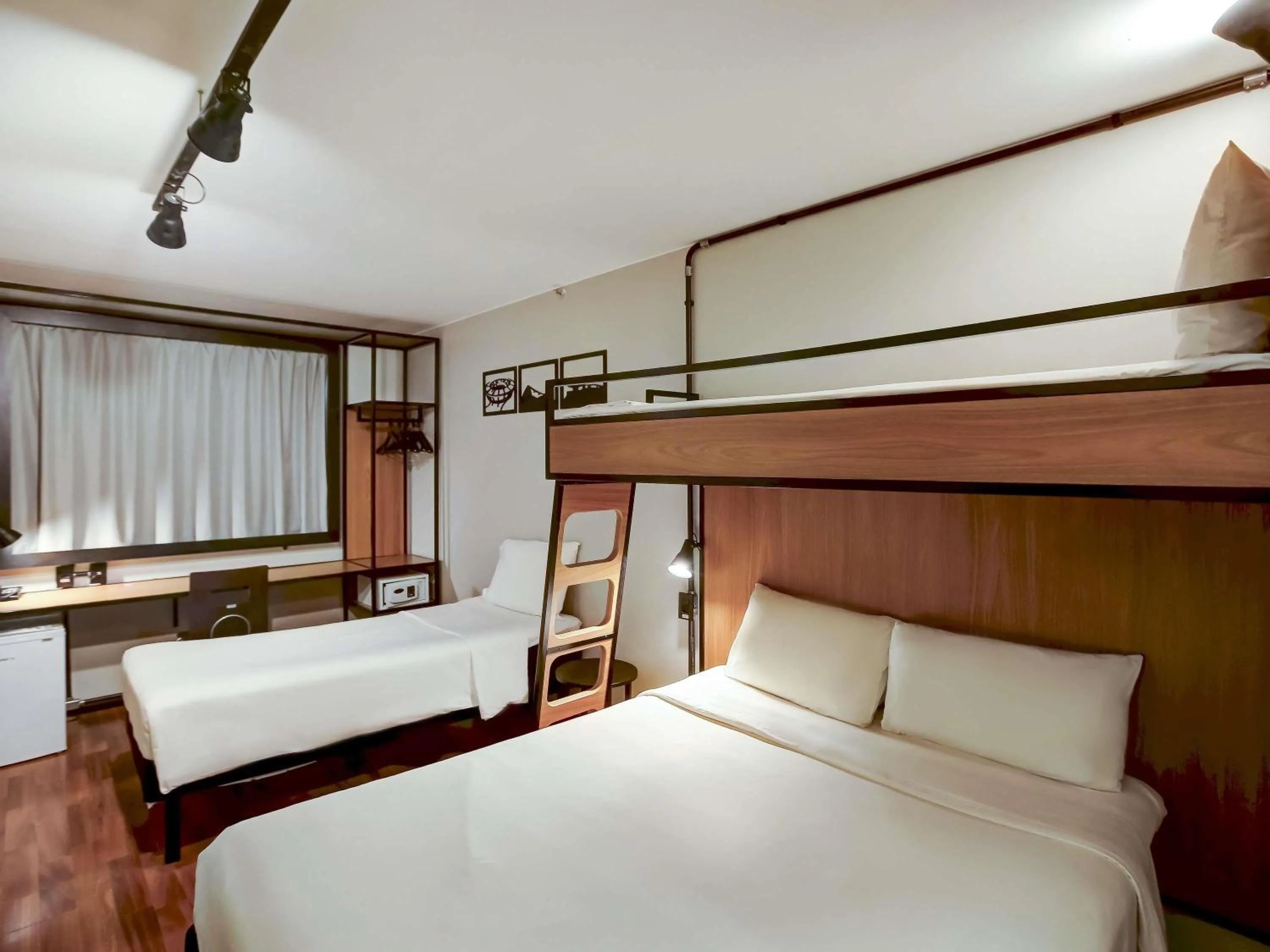 Property building, Bed in ibis Copacabana Posto 2