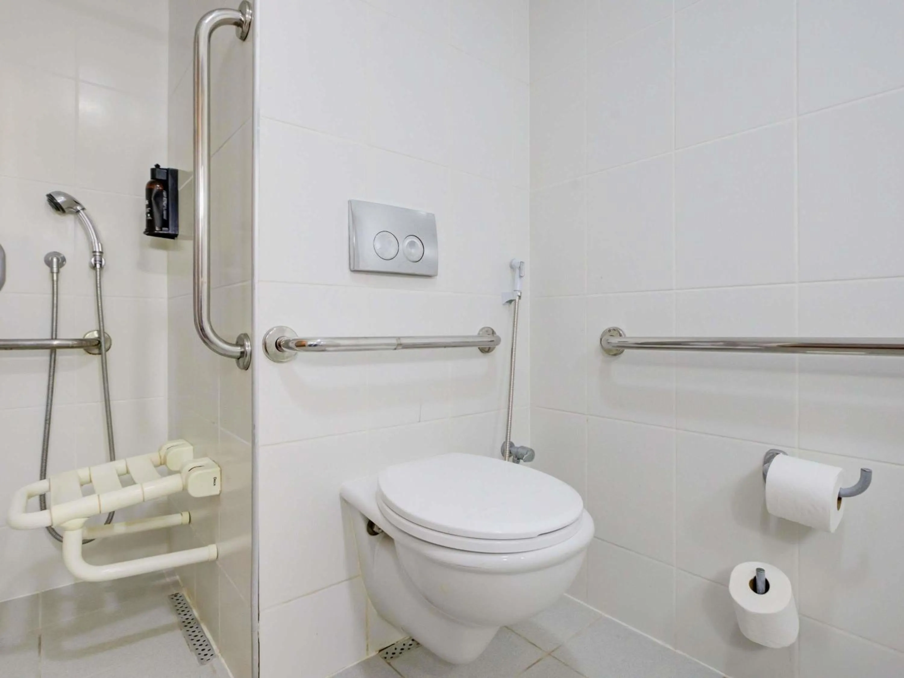 Bathroom in ibis Copacabana Posto 2