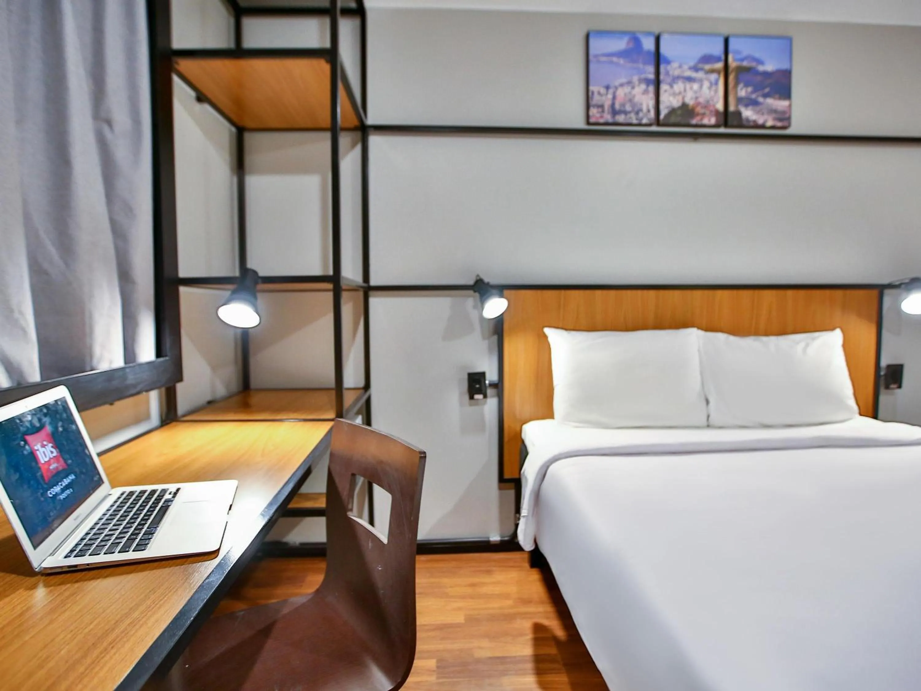 Bedroom, Bed in ibis Copacabana Posto 2