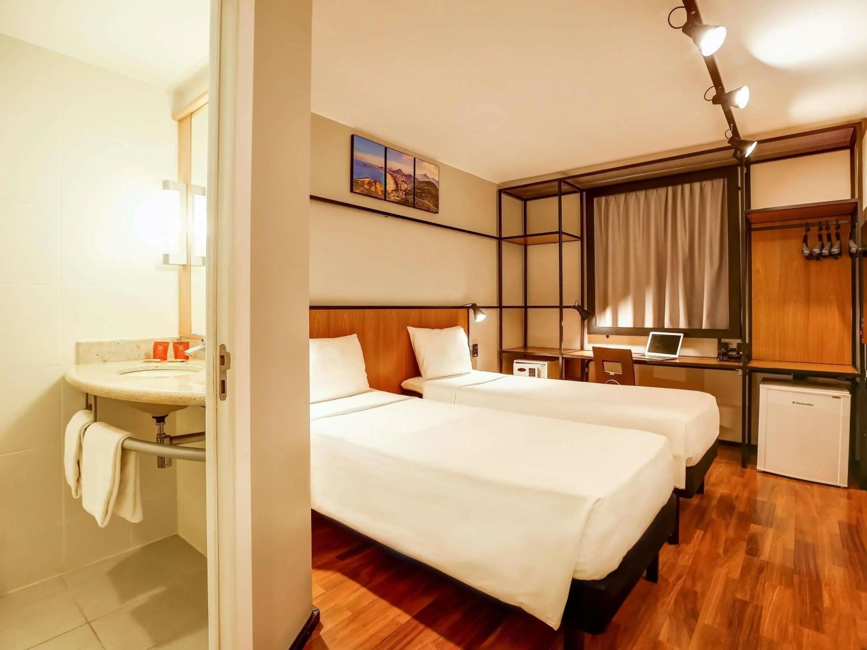 Bedroom, Bed in ibis Copacabana Posto 2