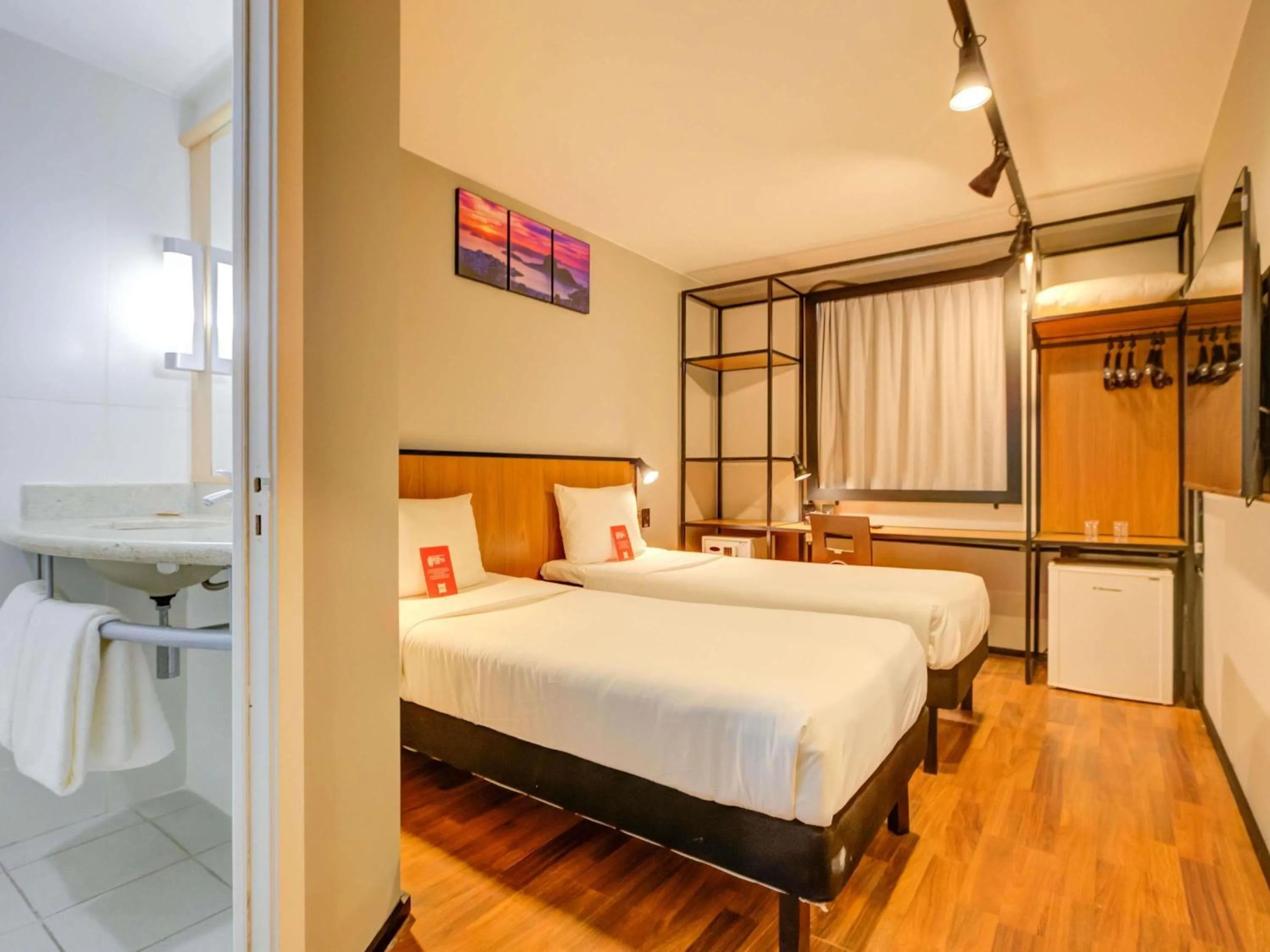 Bedroom, Bed in ibis Copacabana Posto 2