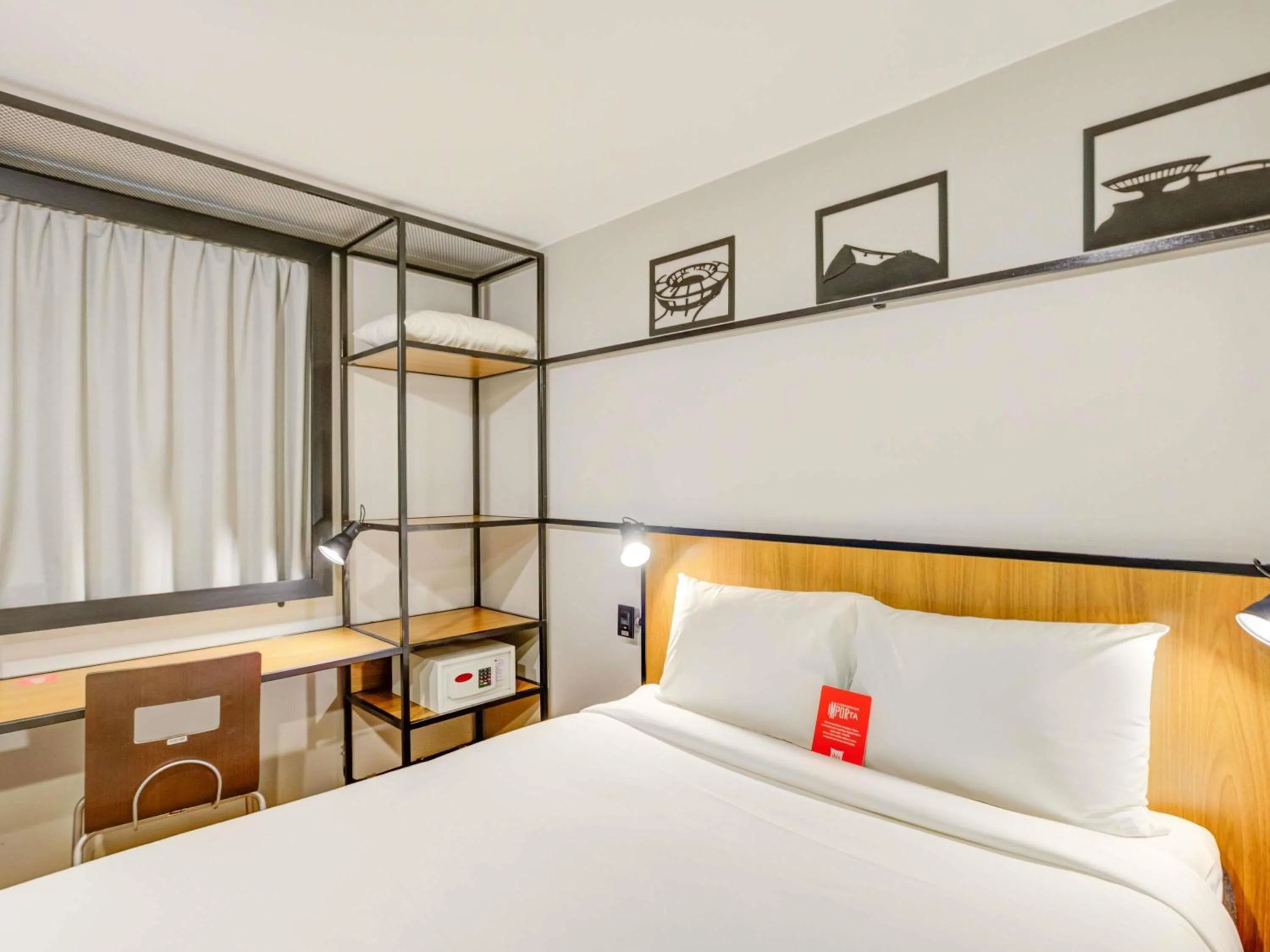 Bedroom, Bed in ibis Copacabana Posto 2