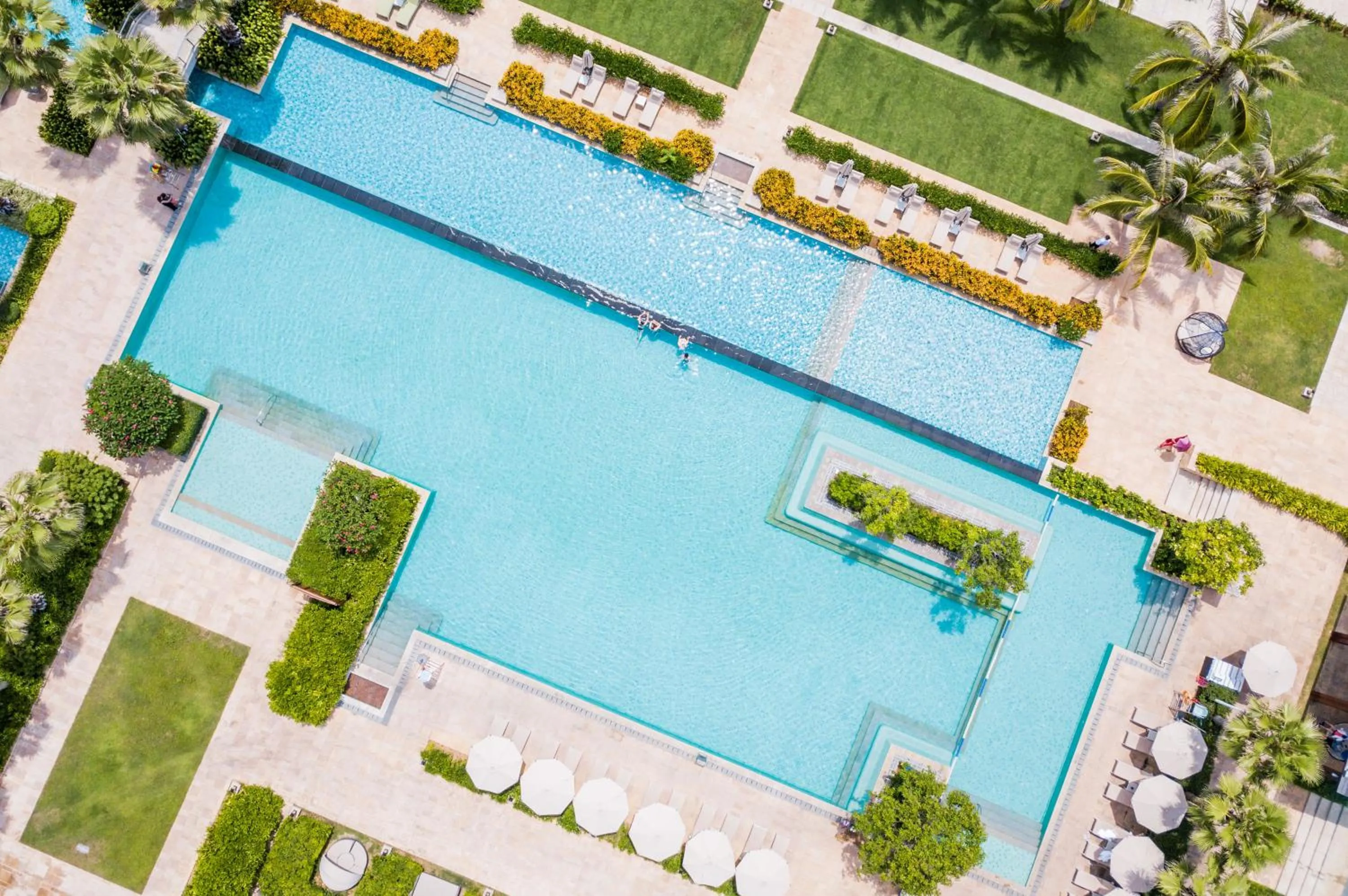 Swimming pool in Sofitel Sanya Leeman Resort