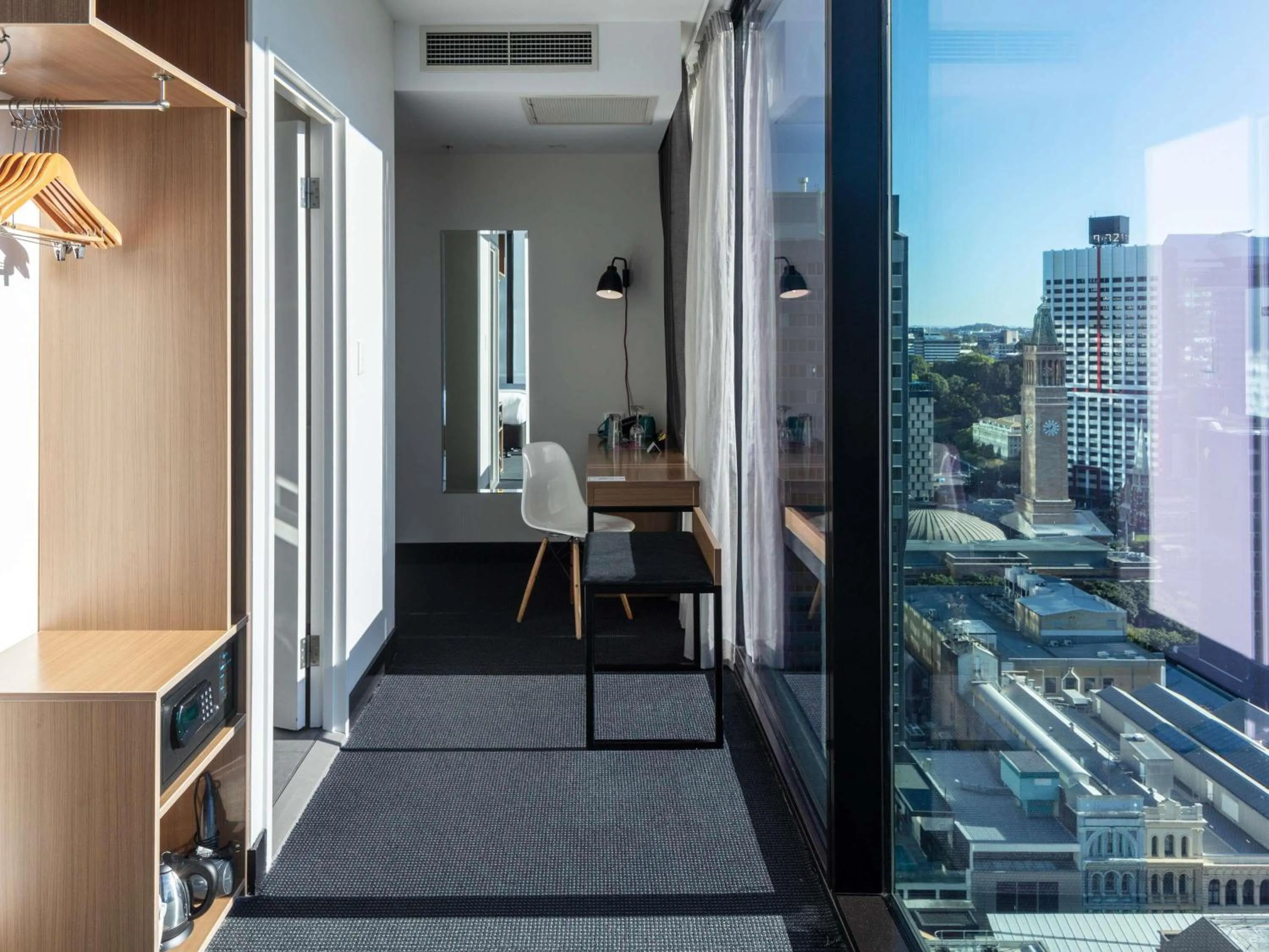 Bedroom in ibis Styles Brisbane Elizabeth Street