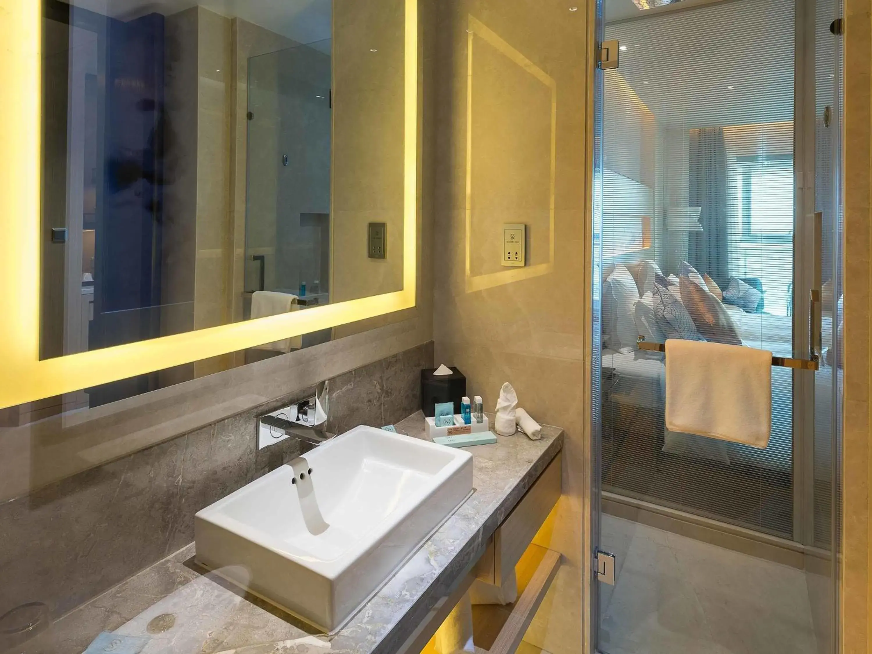 Deluxe King with Lake View in NOVOTEL Jinji Lake Suzhou SIP Deluxe King with Lake View in NOVOTEL Jinji Lake Suzhou SIP