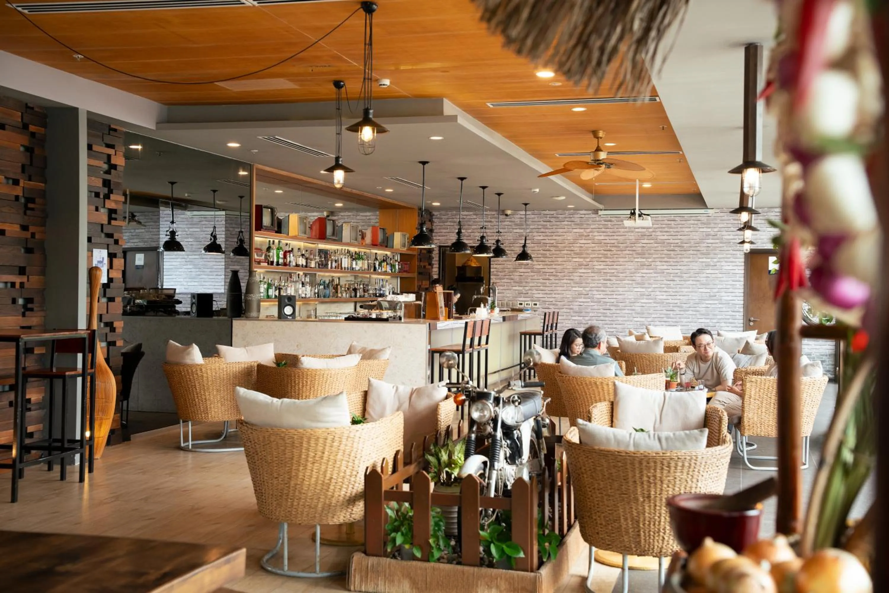 Lounge or bar in Novotel Phu Quoc Resort