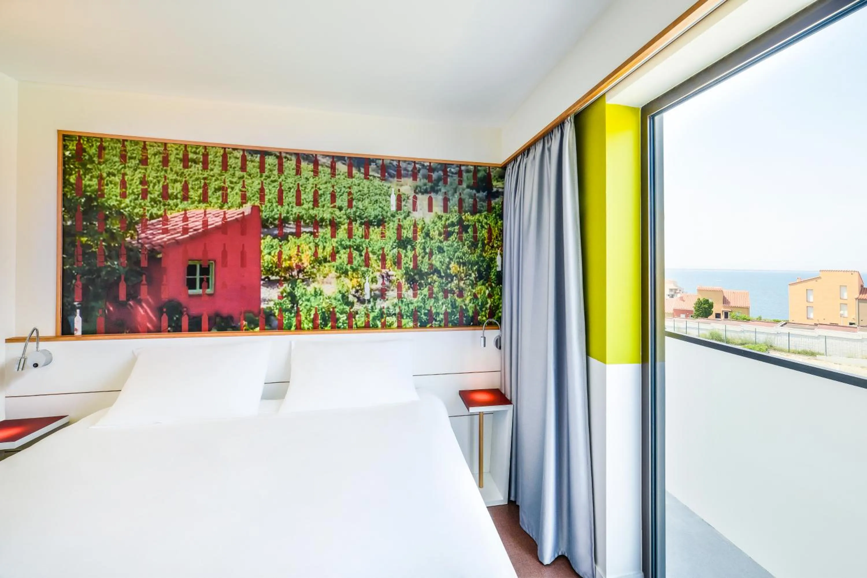 Sea view, Bed in Ibis Styles Collioure Port Vendres