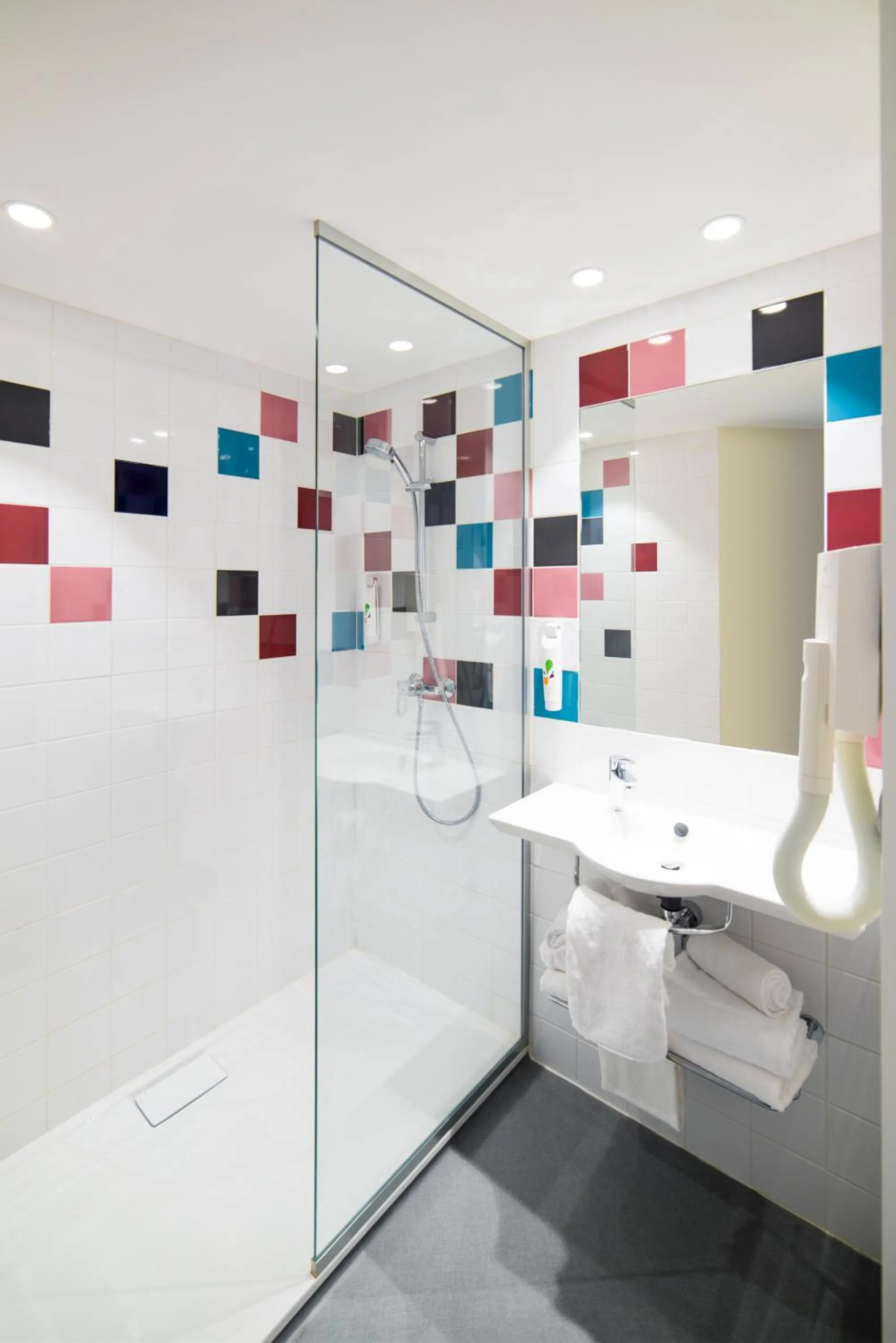 Bathroom in Ibis Styles Collioure Port Vendres
