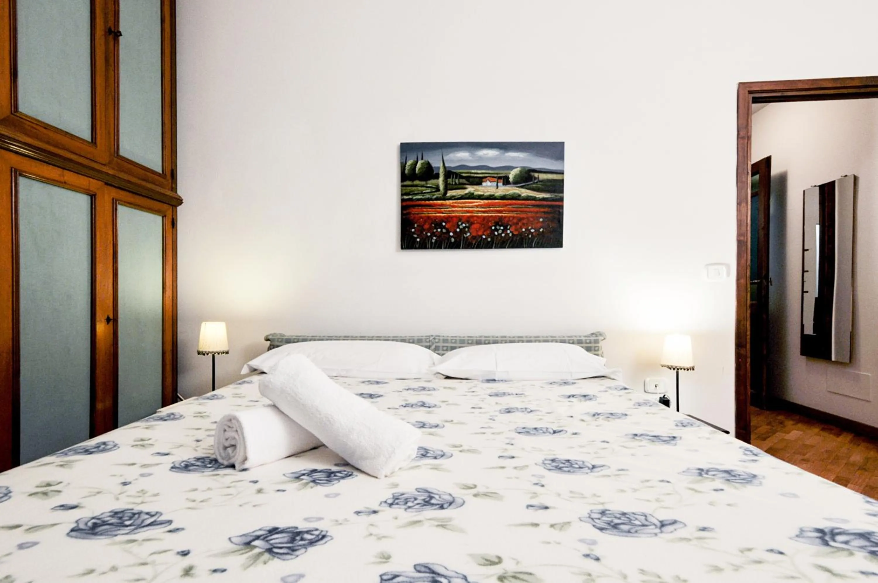 Bedroom, Bed in Uffizi Apartment 2
