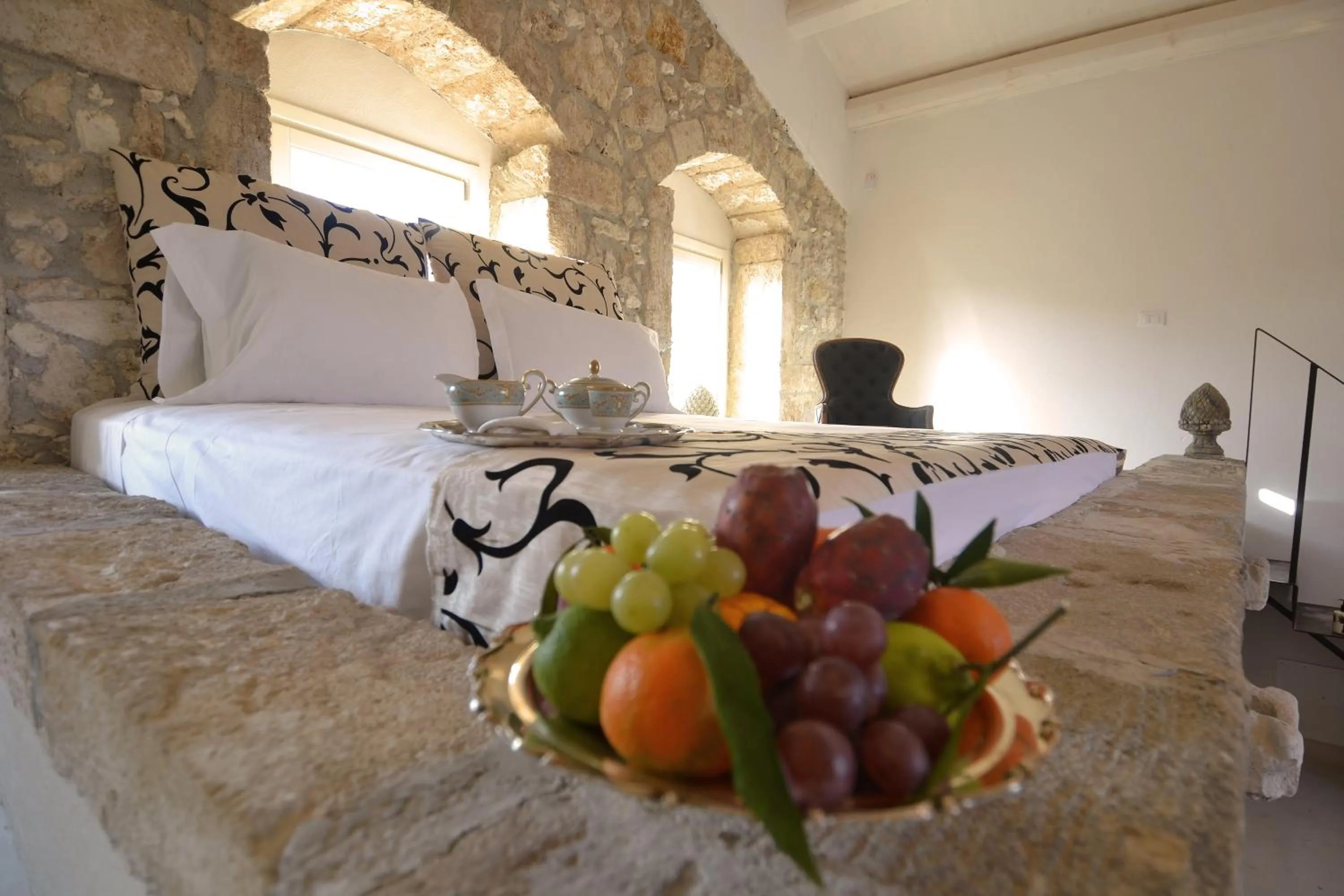 Decorative detail, Bed in Scilla Maris Charming Suites