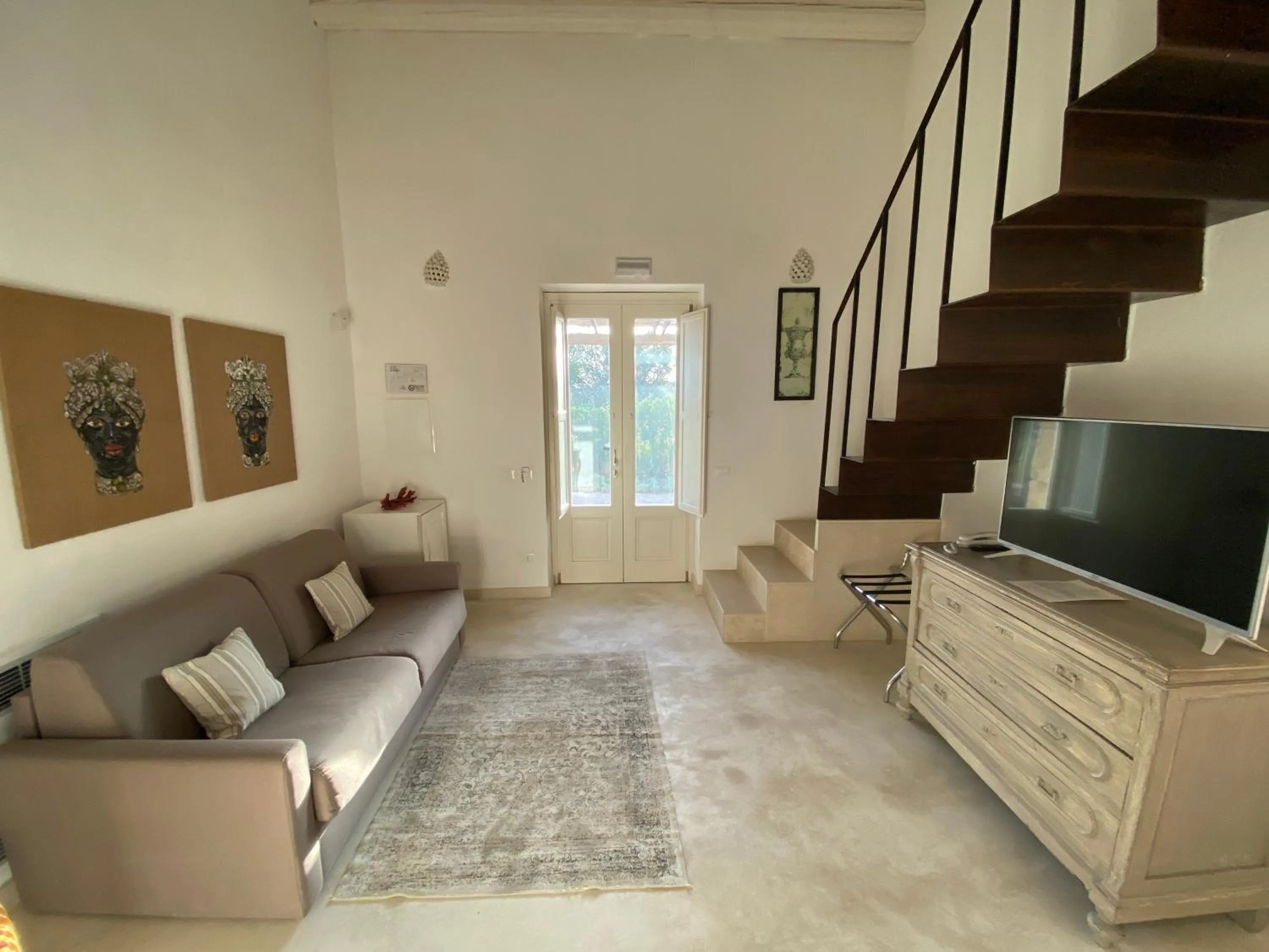 TV and multimedia in Scilla Maris Charming Suites