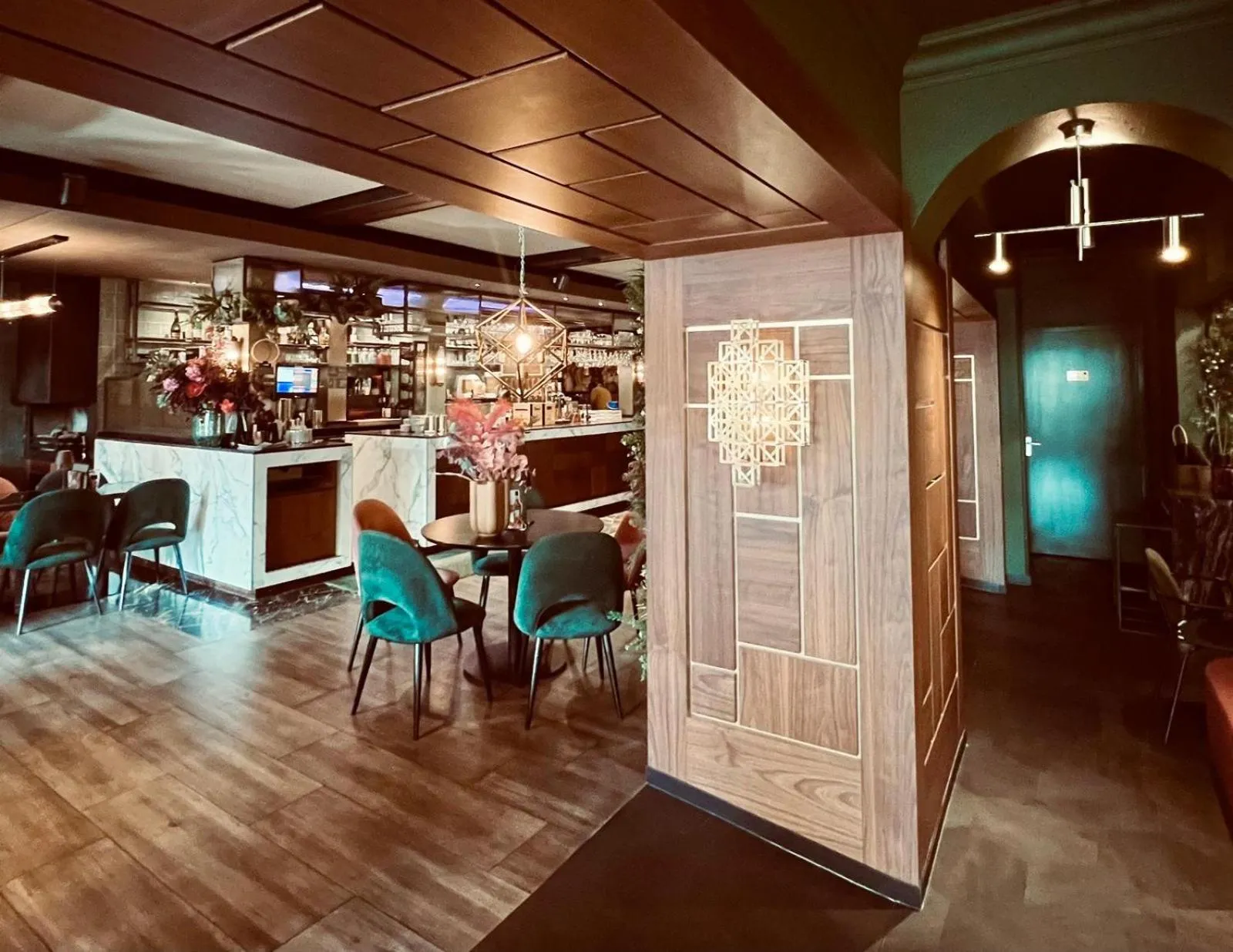 Restaurant/places to eat in Valkenhof