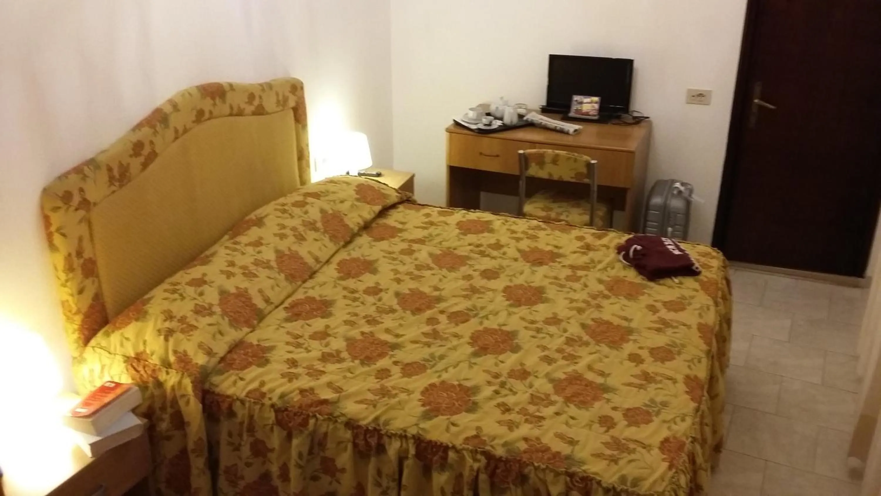 Bed in Hotel Ambrogini