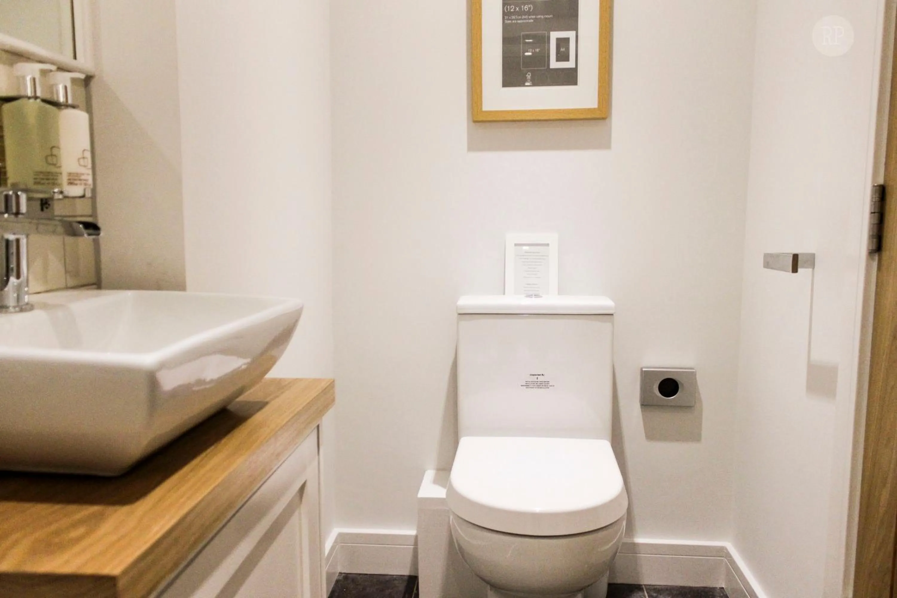 Bathroom in The White Lion, Soberton