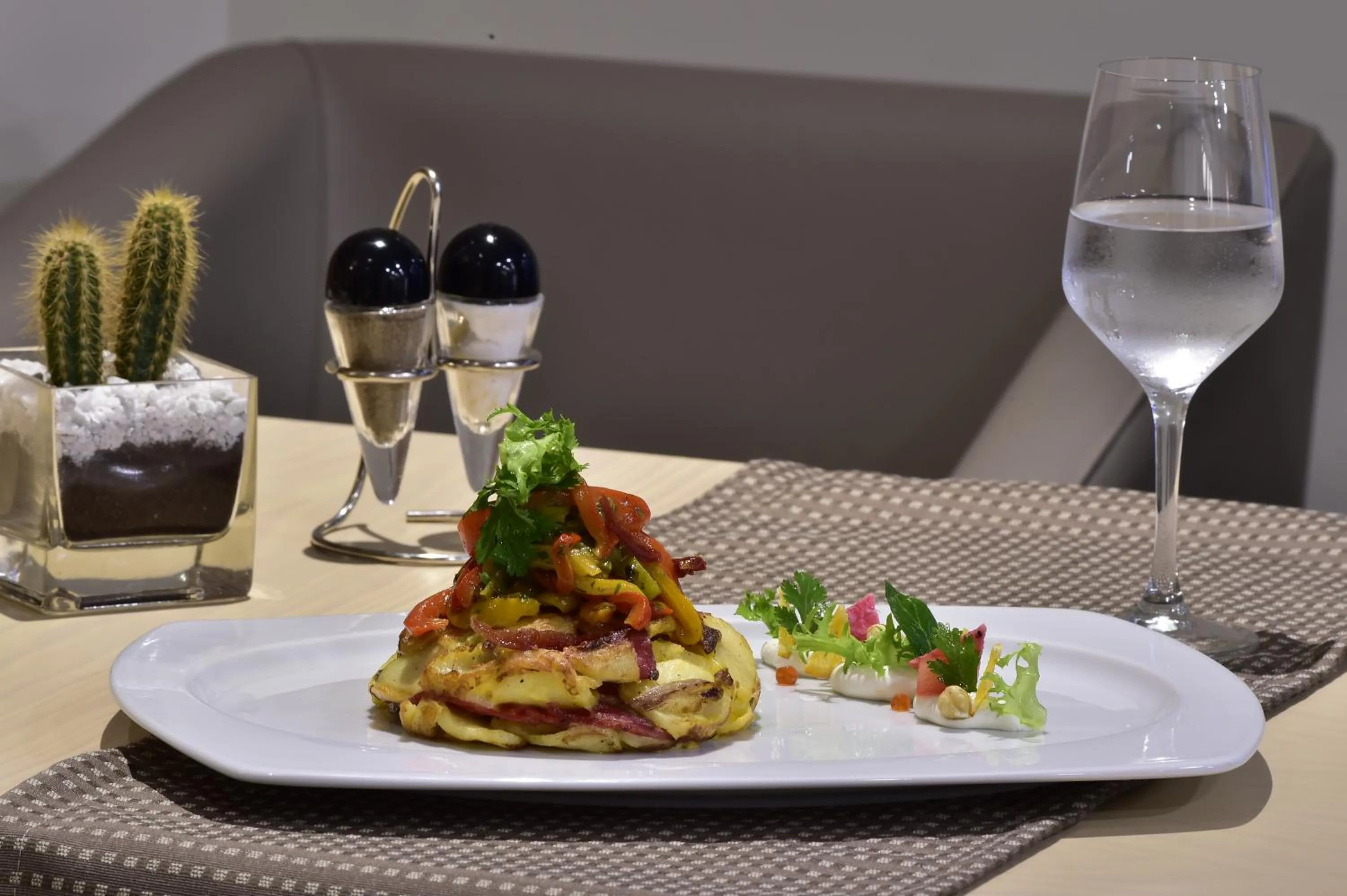 Restaurant/places to eat in AZ Hôtels Zeralda