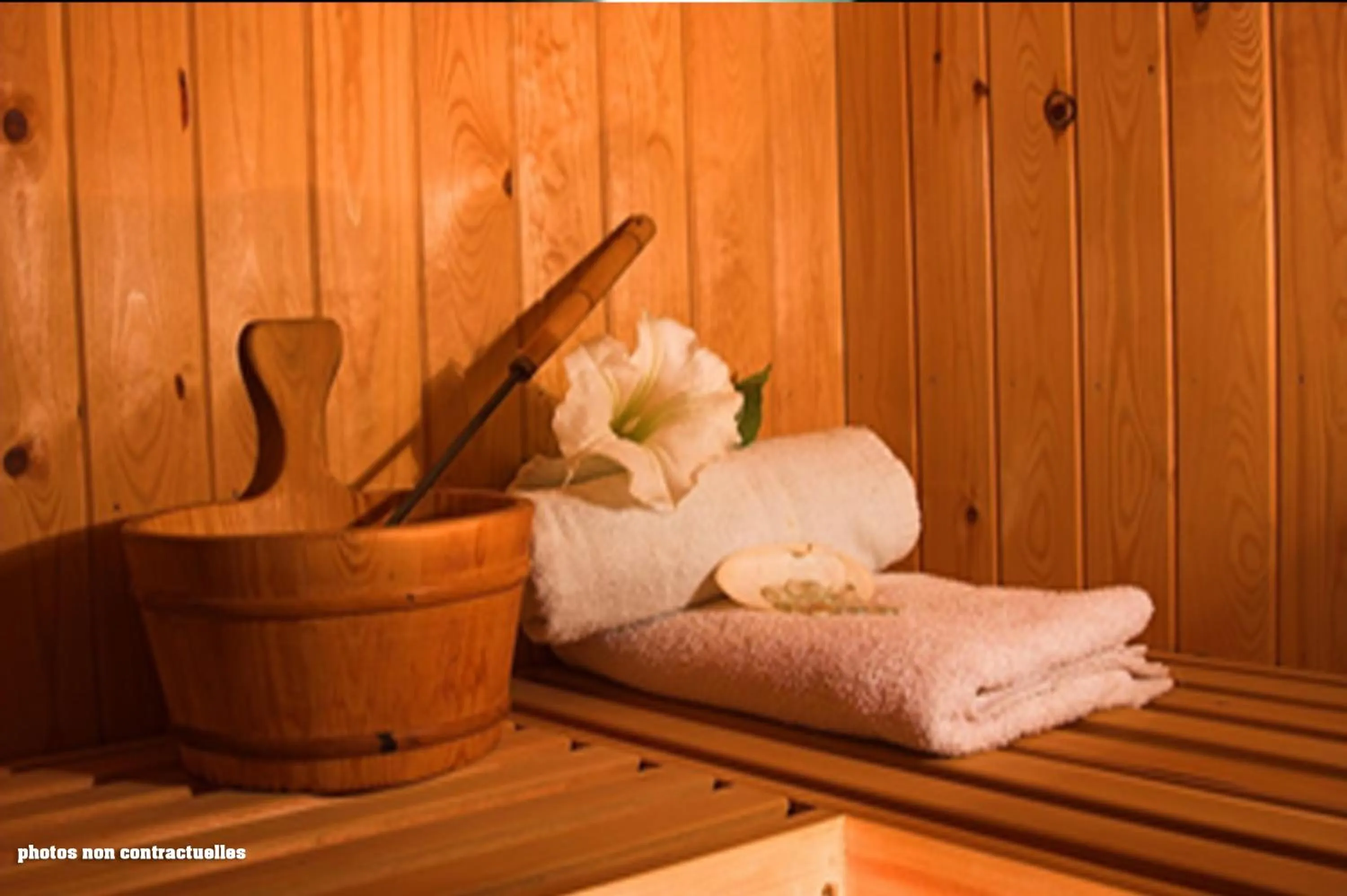 Hot Tub in AZ Hôtels Zeralda