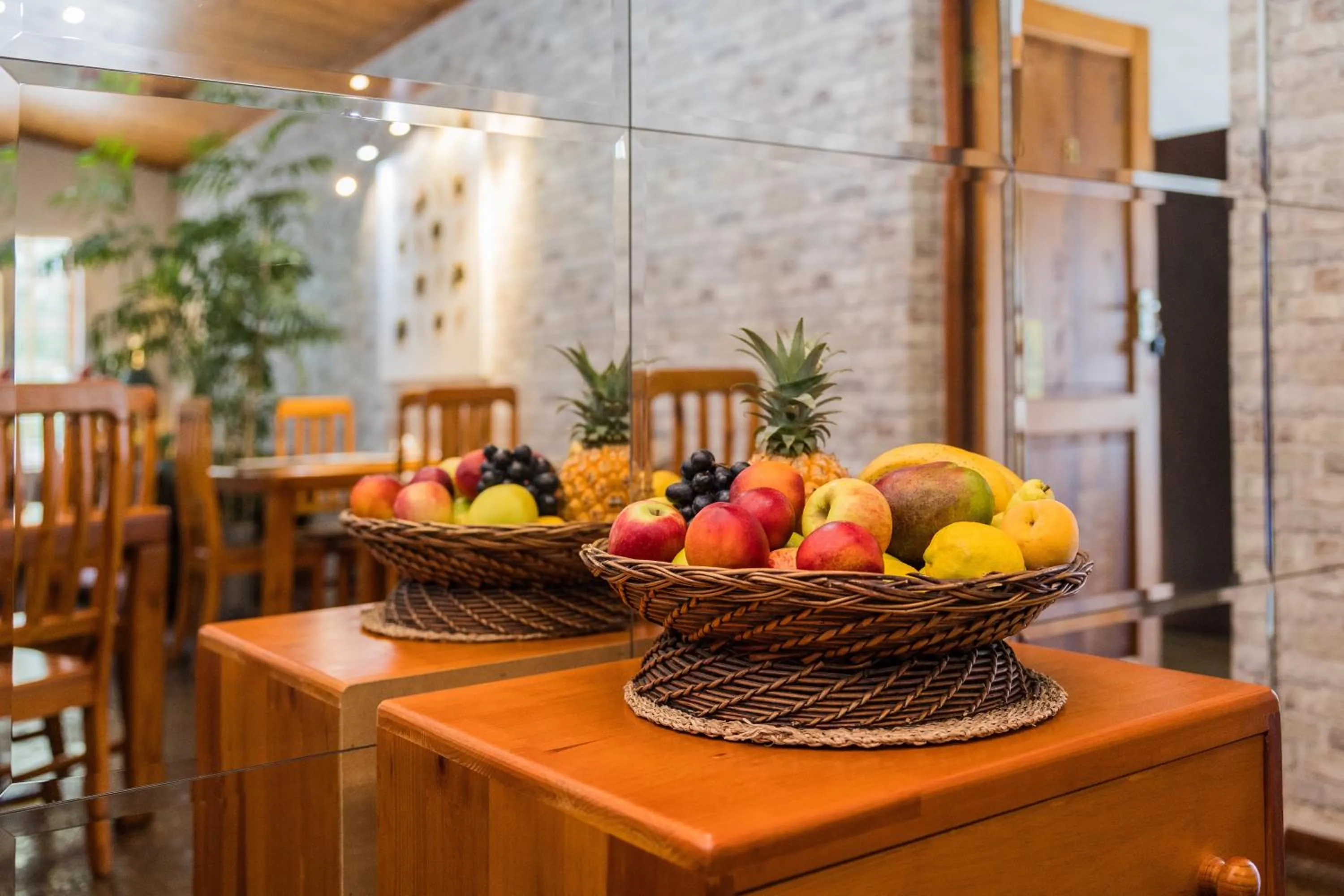Communal lounge/ TV room in Rozendal Guest House