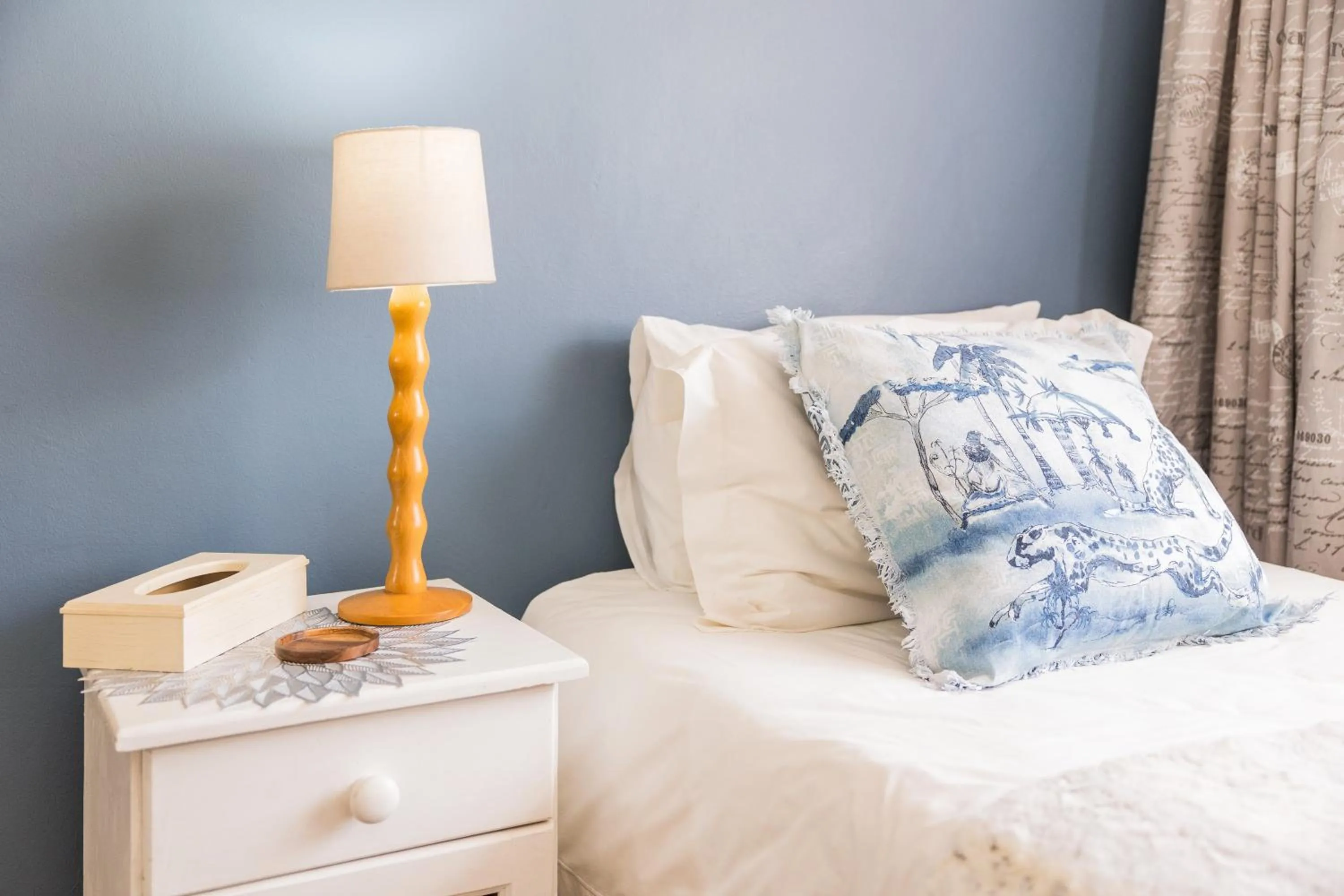 Bed in Rozendal Guest House