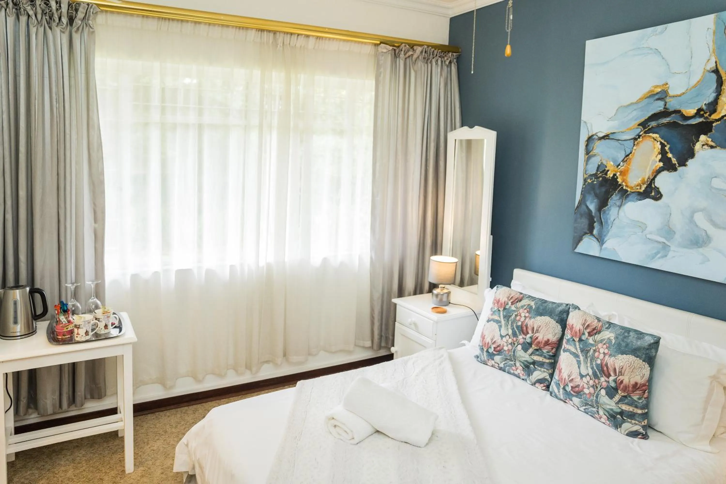 Bed in Rozendal Guest House