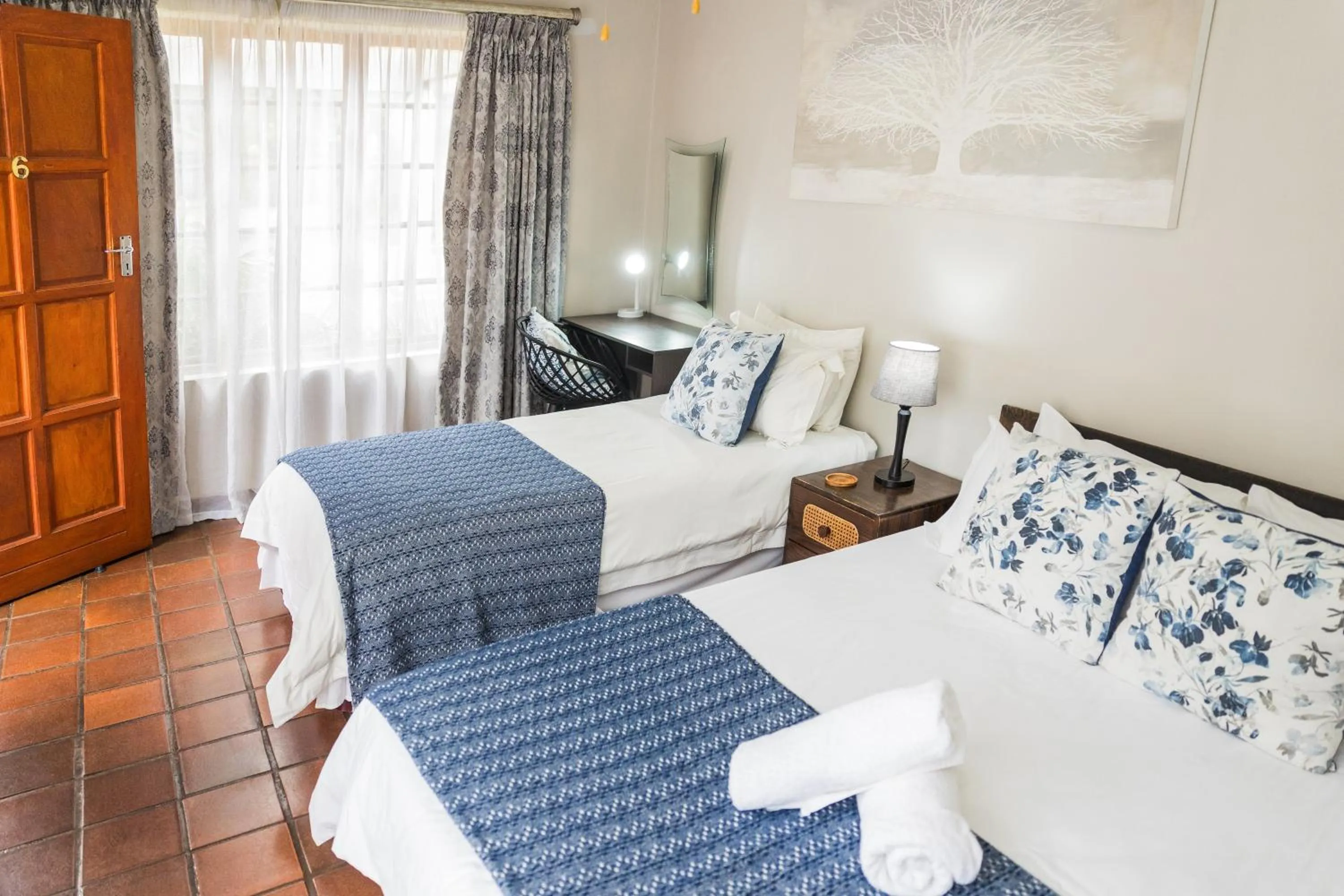 Bed in Rozendal Guest House