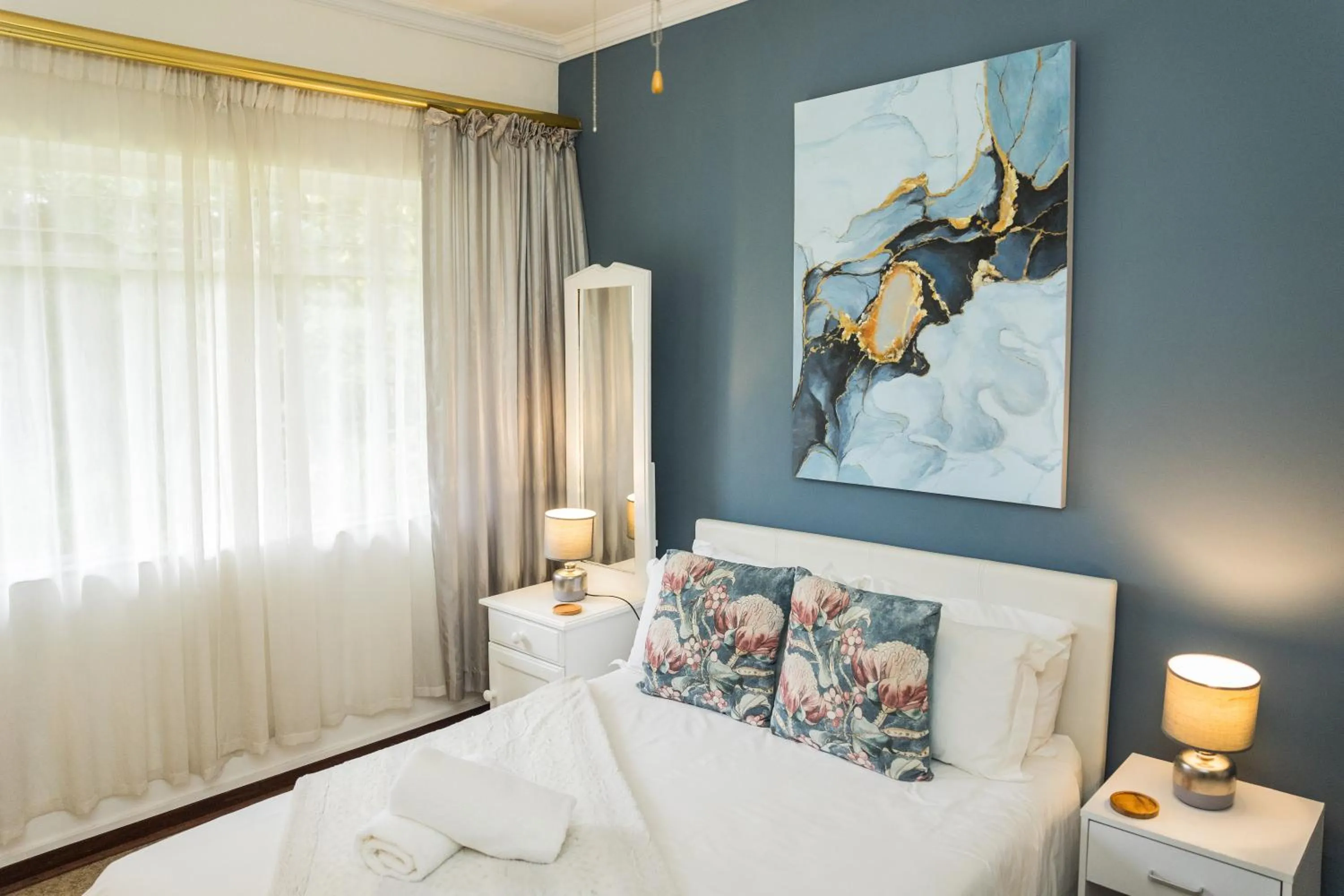 Bed in Rozendal Guest House