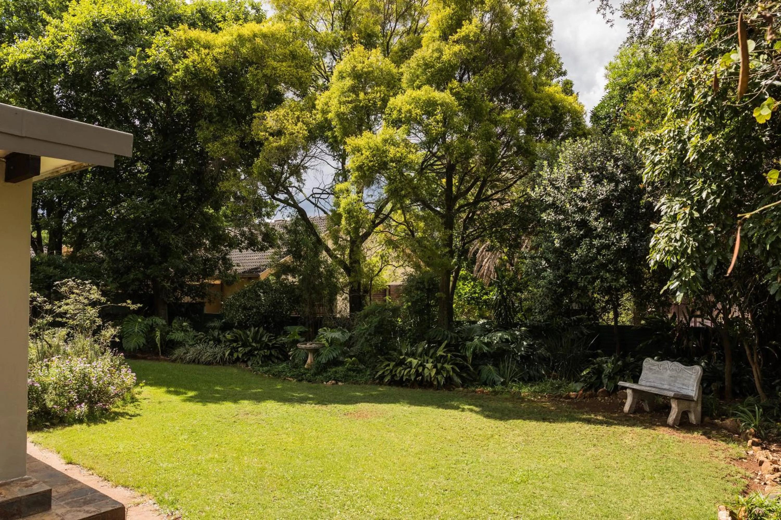 Day in Rozendal Guest House