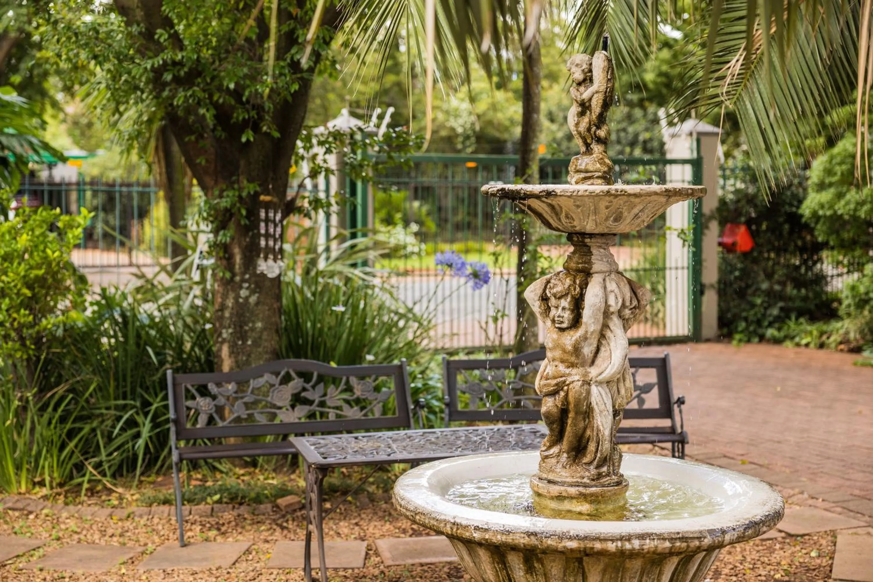 Facade/entrance in Rozendal Guest House