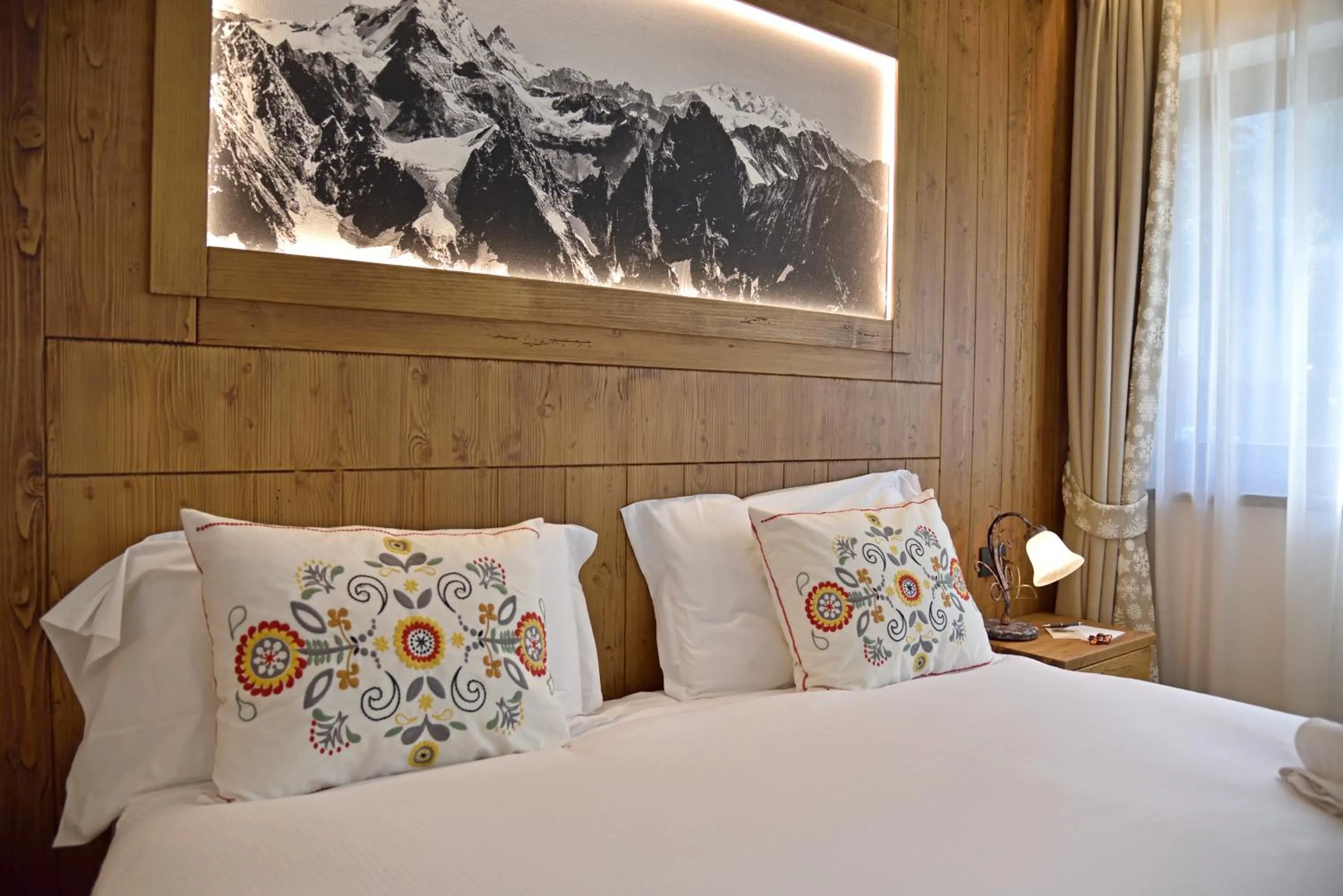 Bed in Hotel Beau Sejour