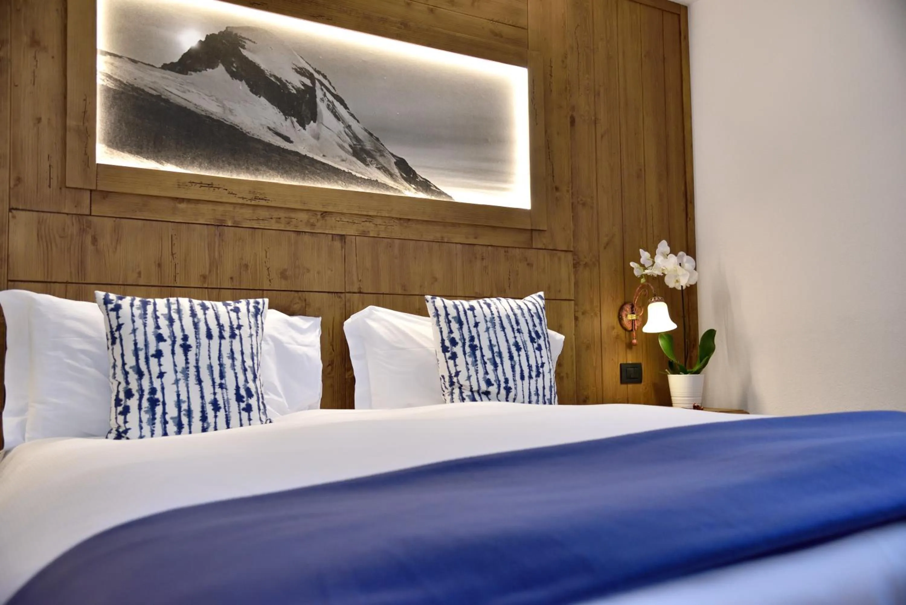 Bed in Hotel Beau Sejour