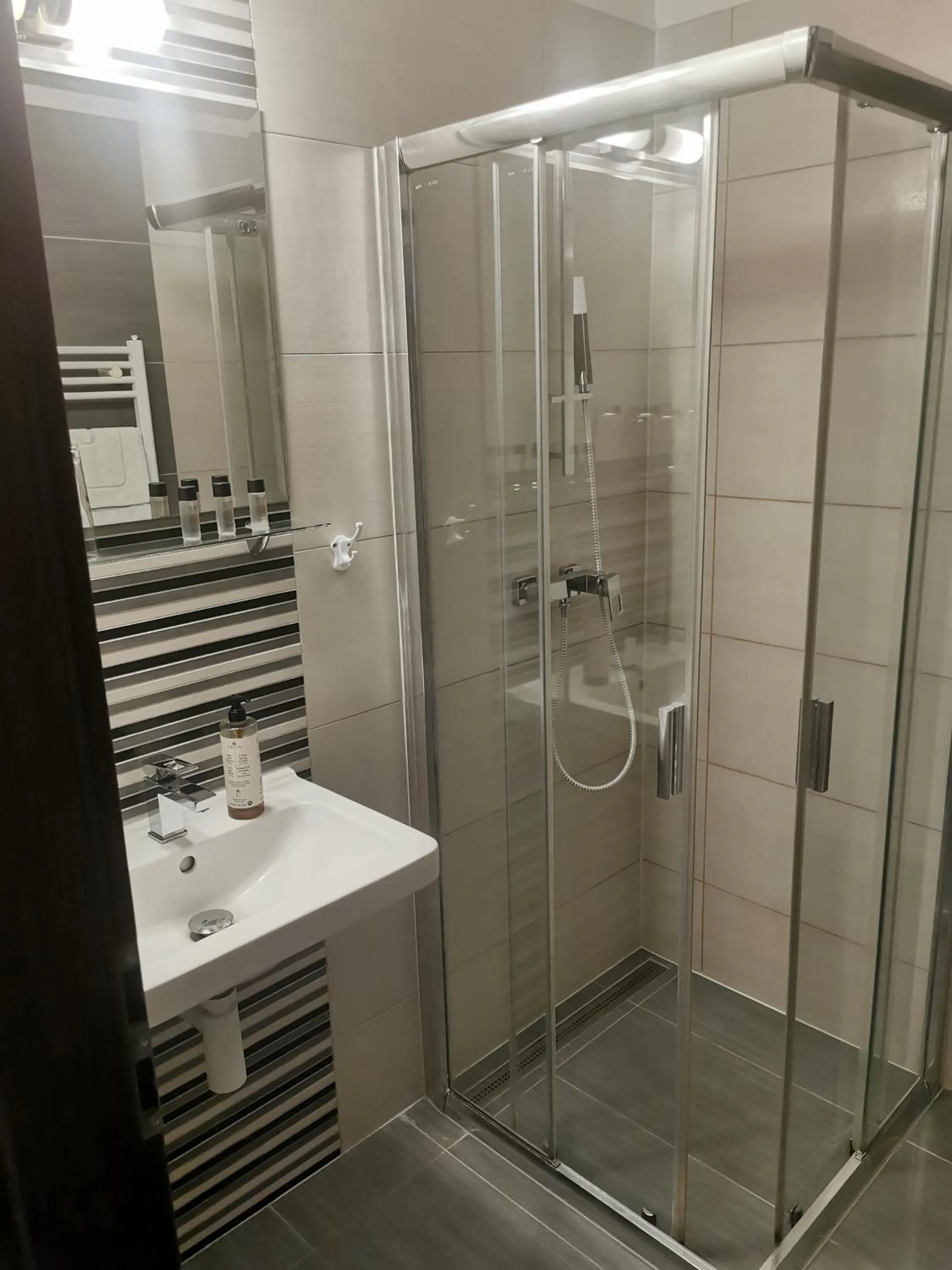 Shower in Hotel Diana