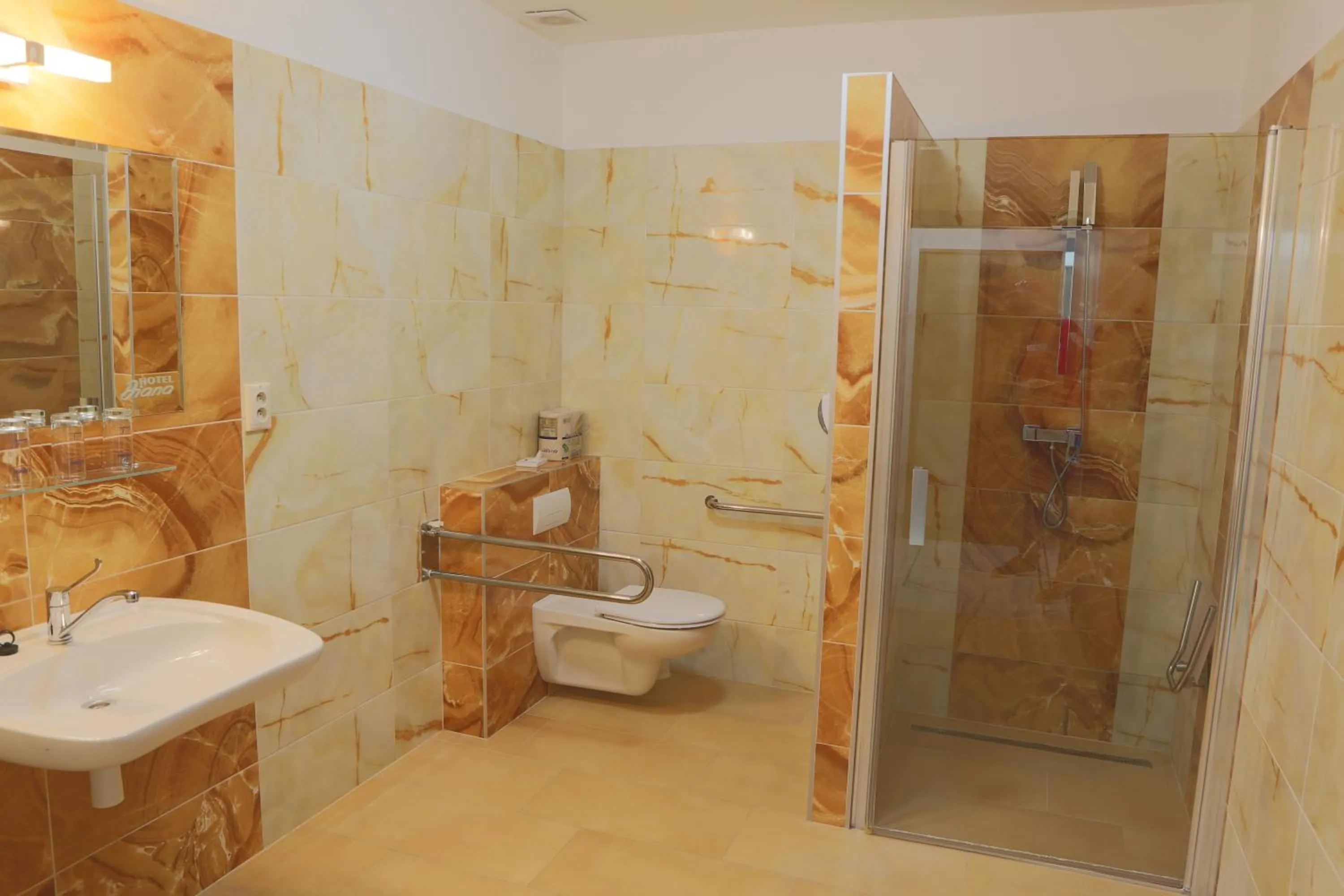 Shower in Hotel Diana