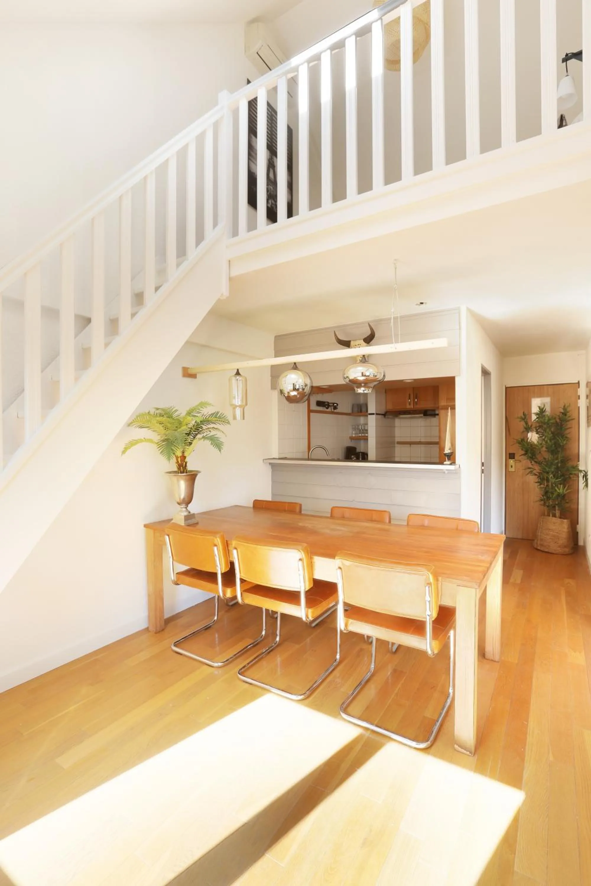 Dining area in Les Lilas Serviced Apartments