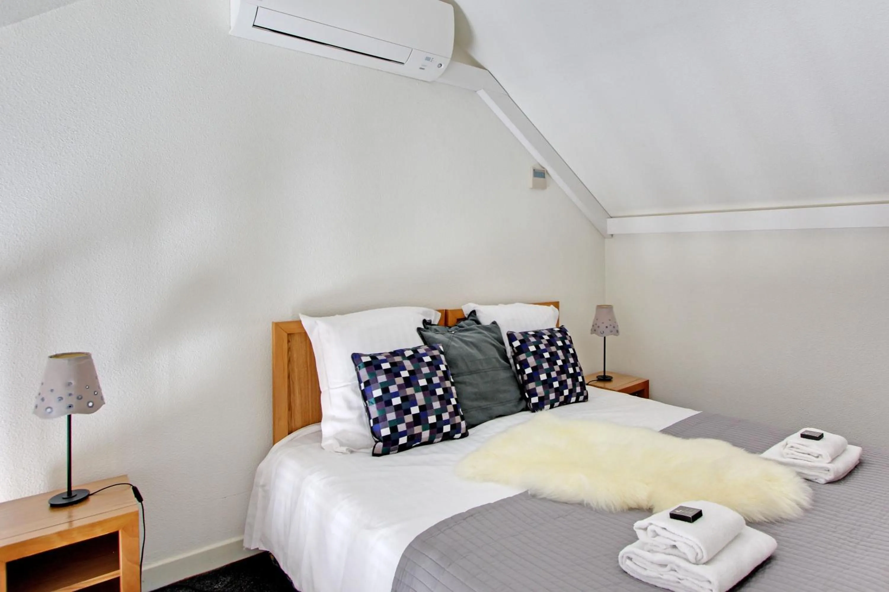 Bedroom, Bed in Les Lilas Serviced Apartments