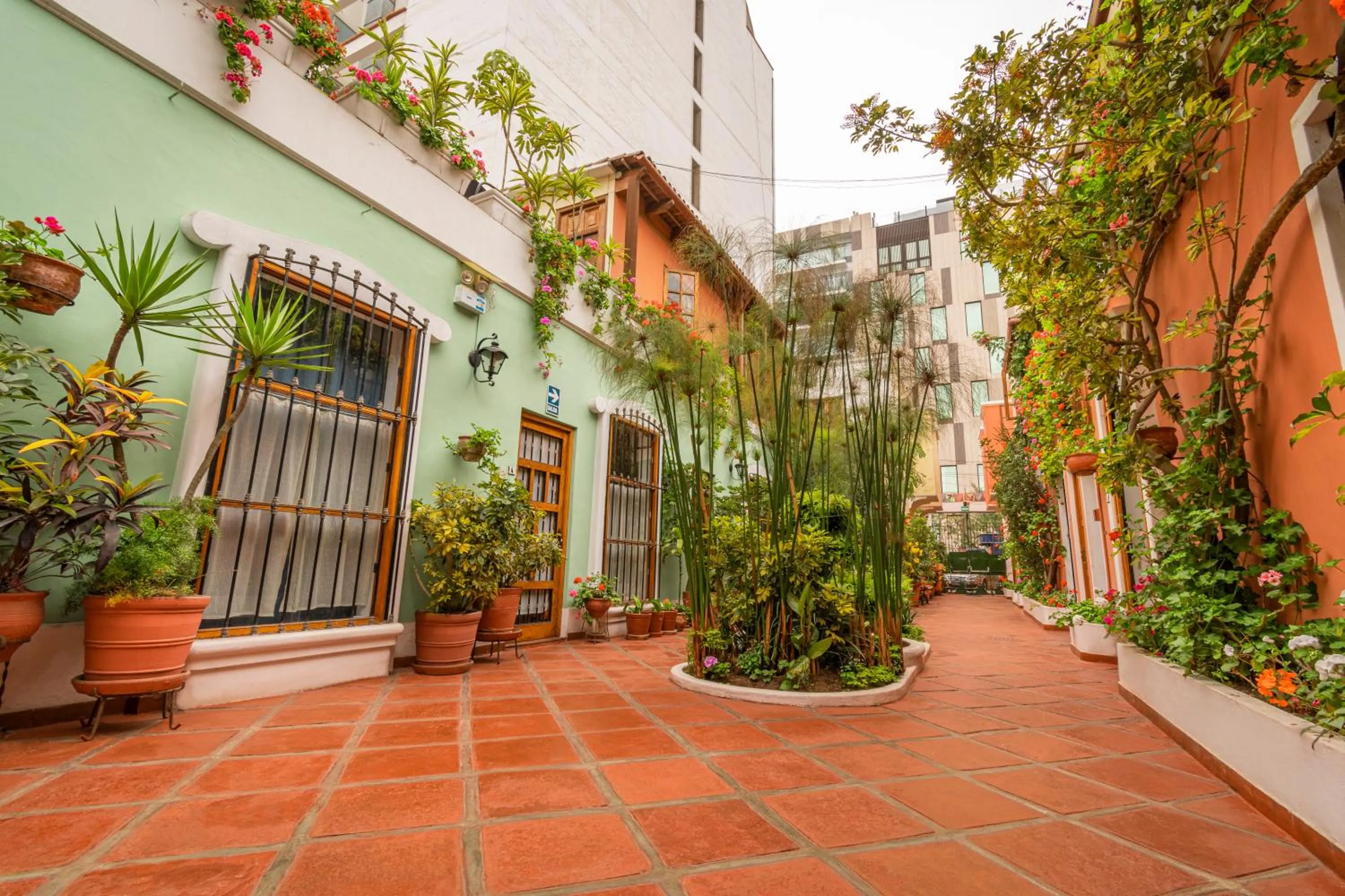 Property building in El Patio Miraflores