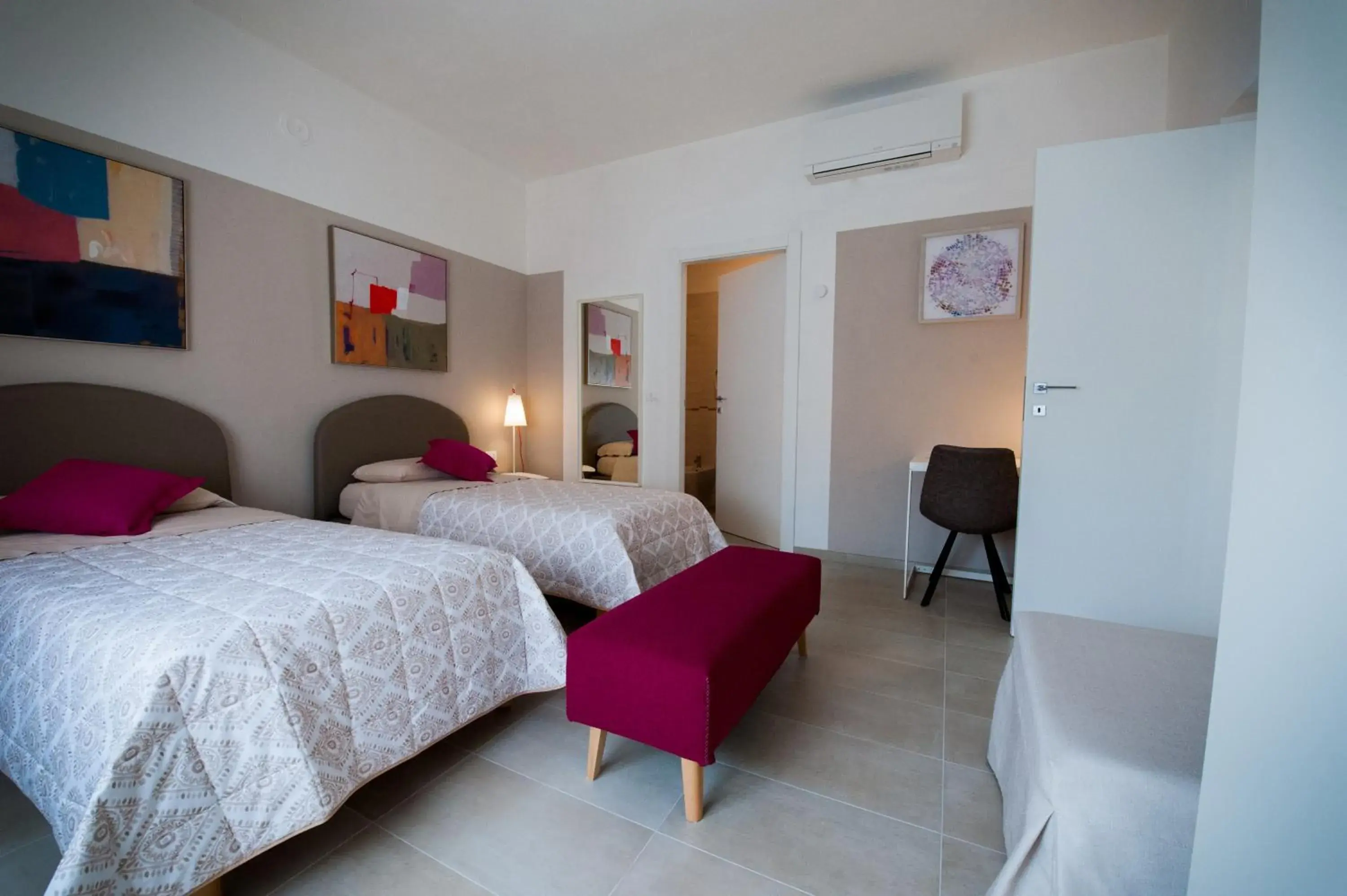 Twin Room with Private Bathroom in Daniela B&B Fiera Twin Room with Private Bathroom in Daniela B&B Fiera