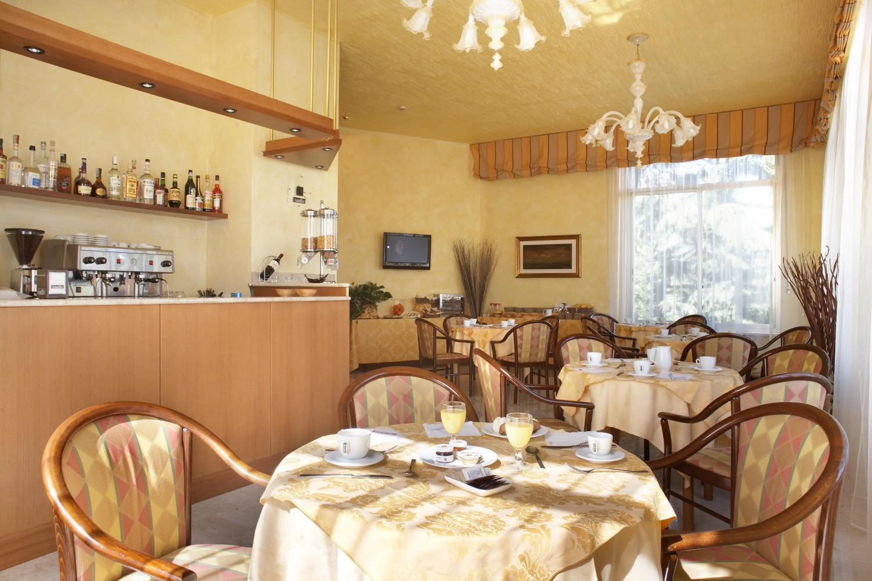 Restaurant/places to eat in Park Hotel