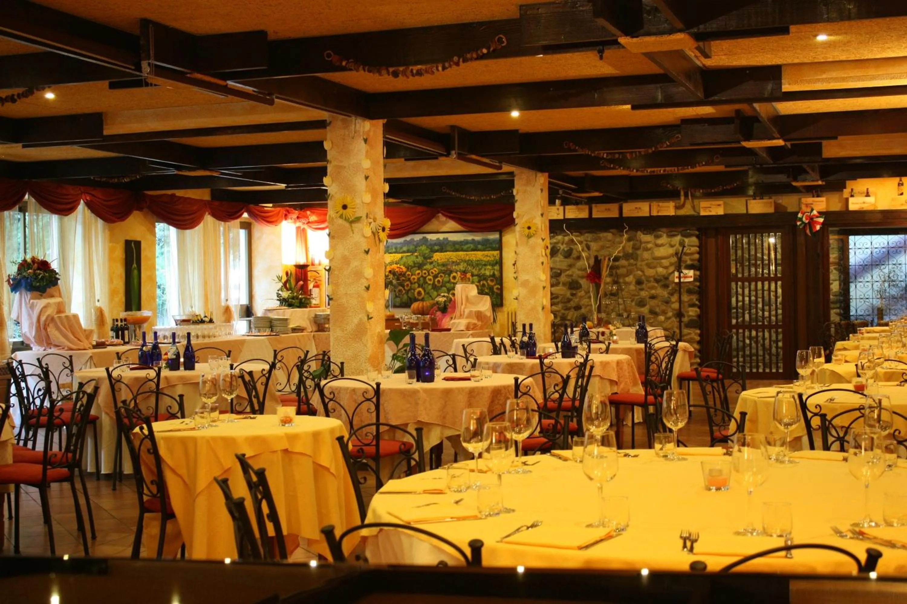 Restaurant/places to eat in Park Hotel