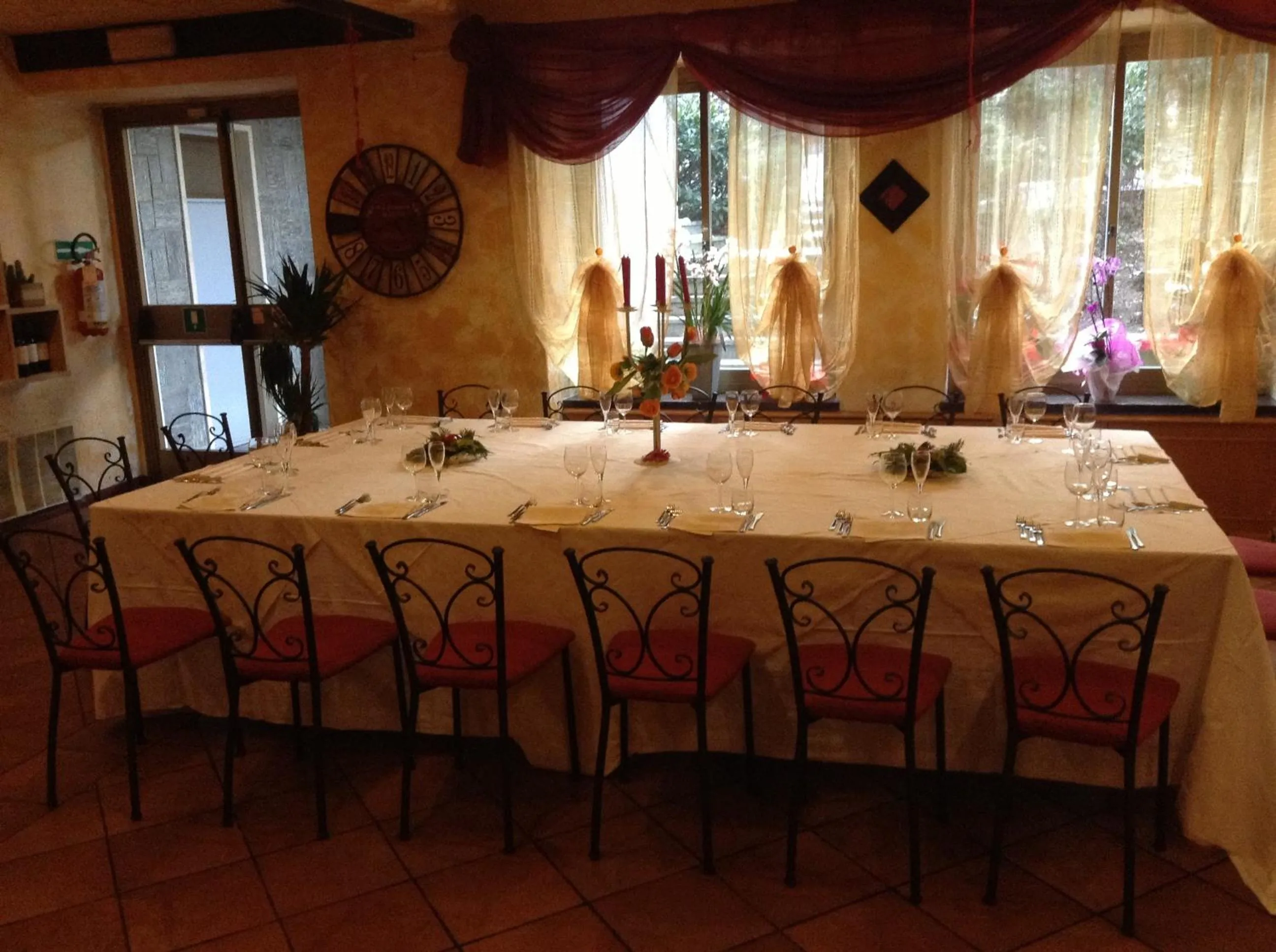 Restaurant/places to eat in Park Hotel