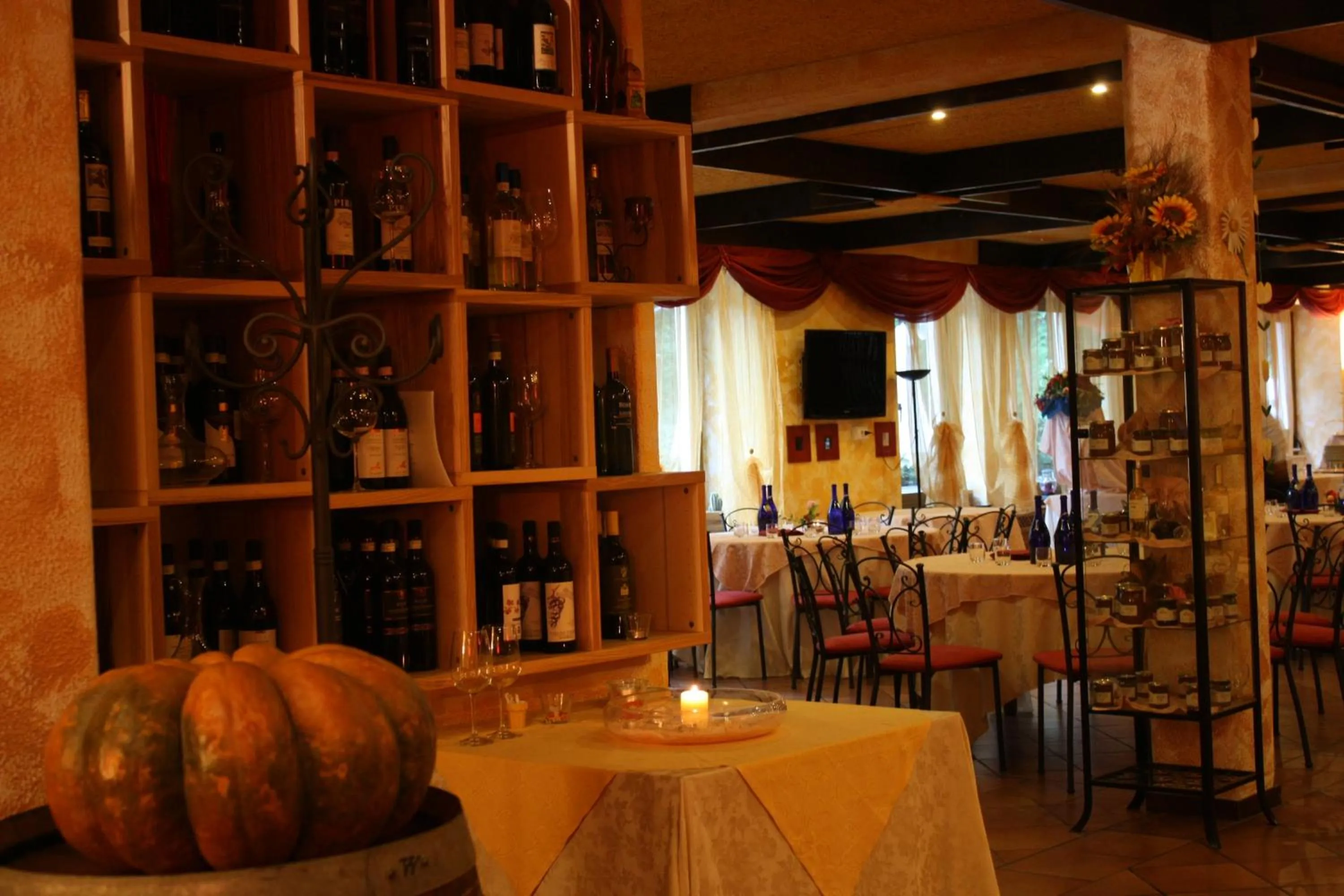 Restaurant/places to eat in Park Hotel