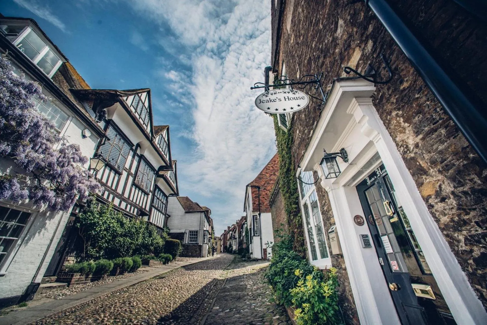 Facade/entrance in Jeakes House