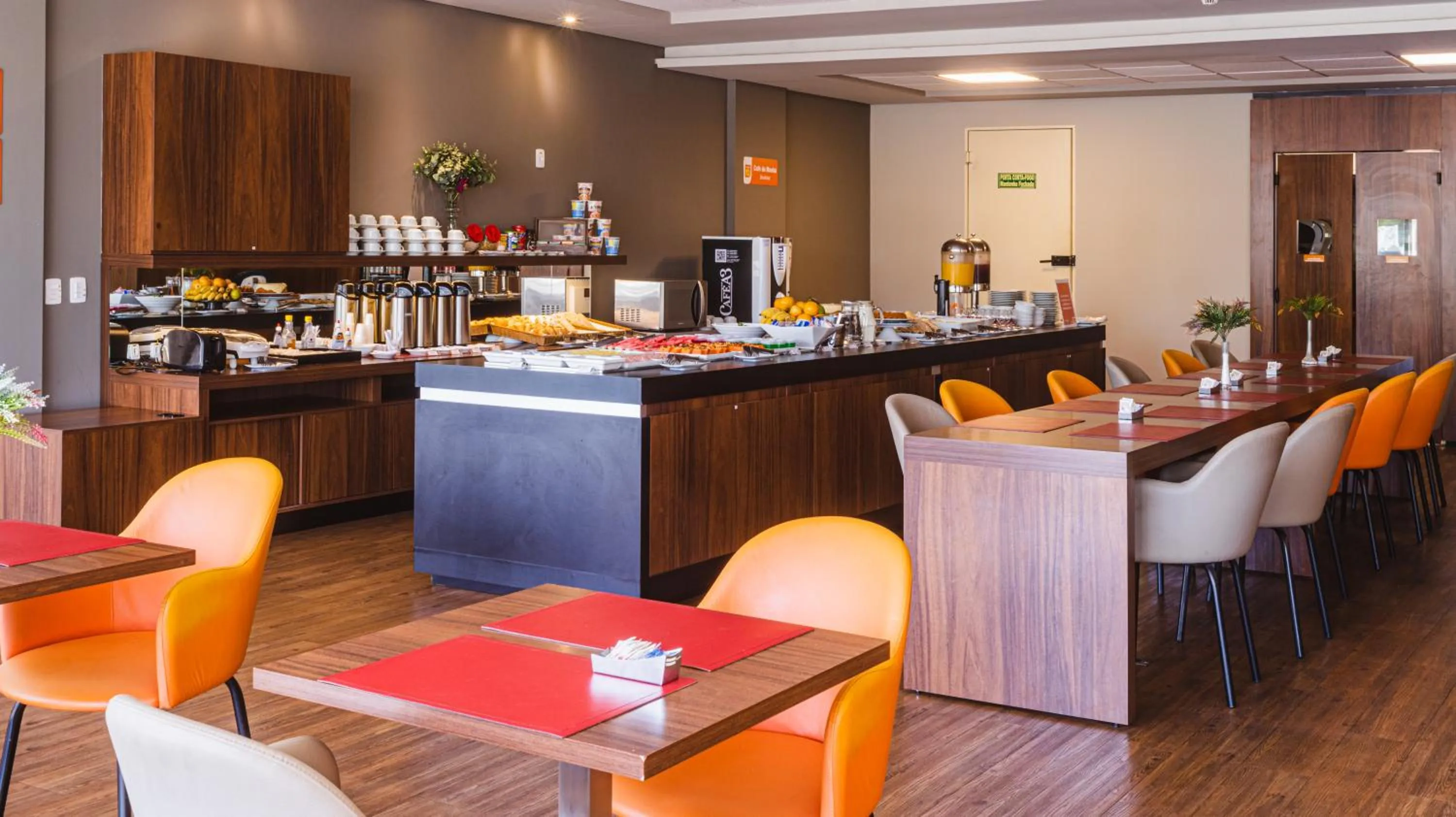 Restaurant/places to eat in Hotel 10 Palmas