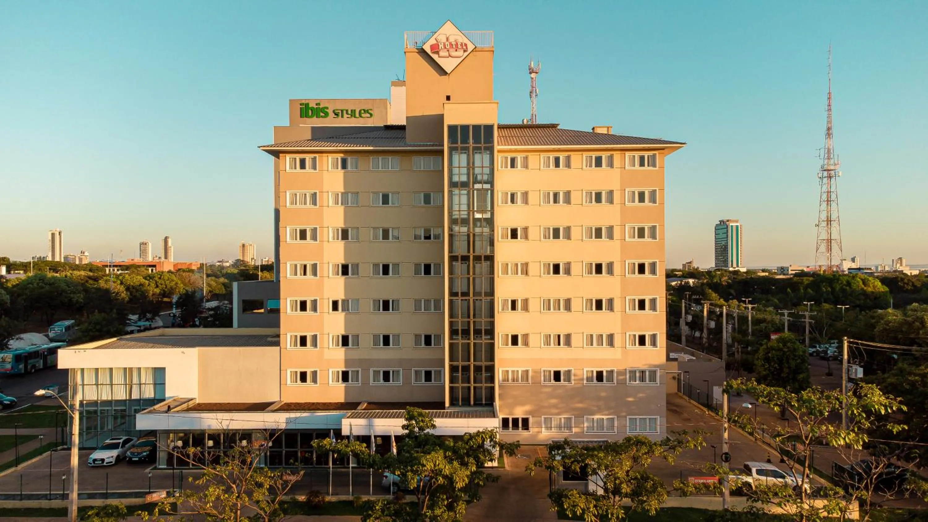 Property building in Hotel 10 Palmas